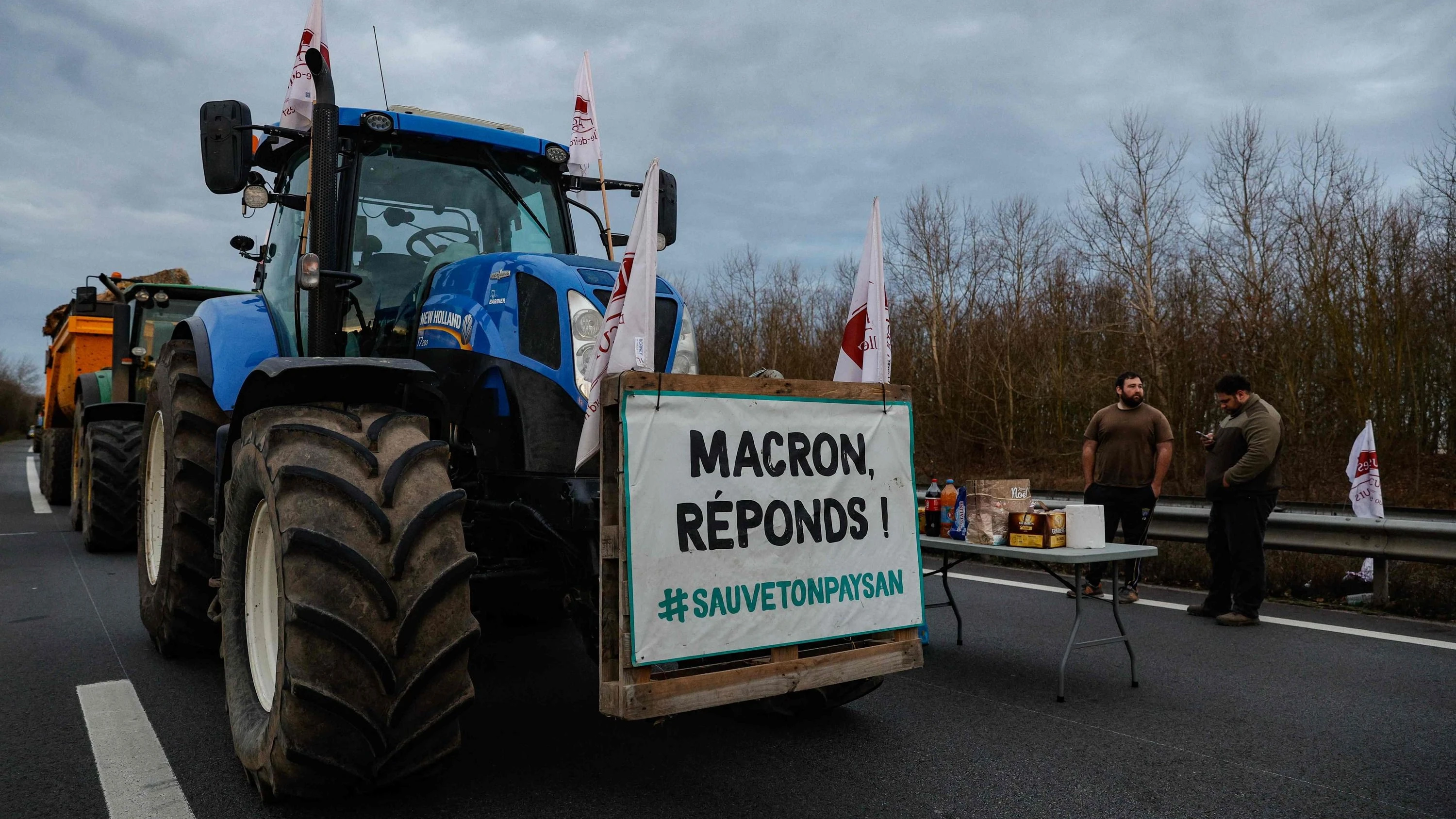 „Macron, Antworte! #RettedeinenBauern“ - AFP