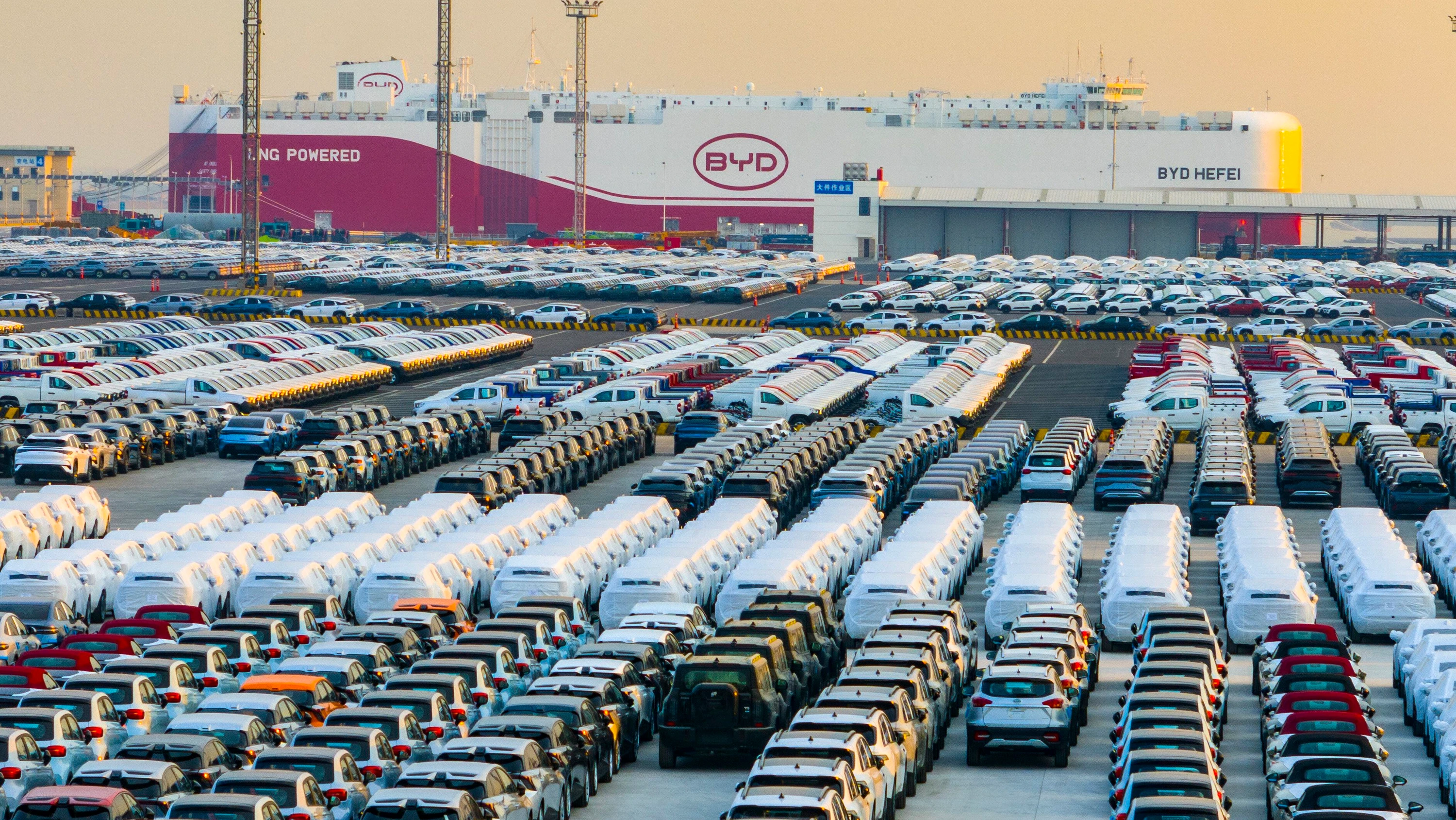 E-Auto-Markt 2025: Chinas Aufsteiger, Teslas Absturz und die deutsche Mitte