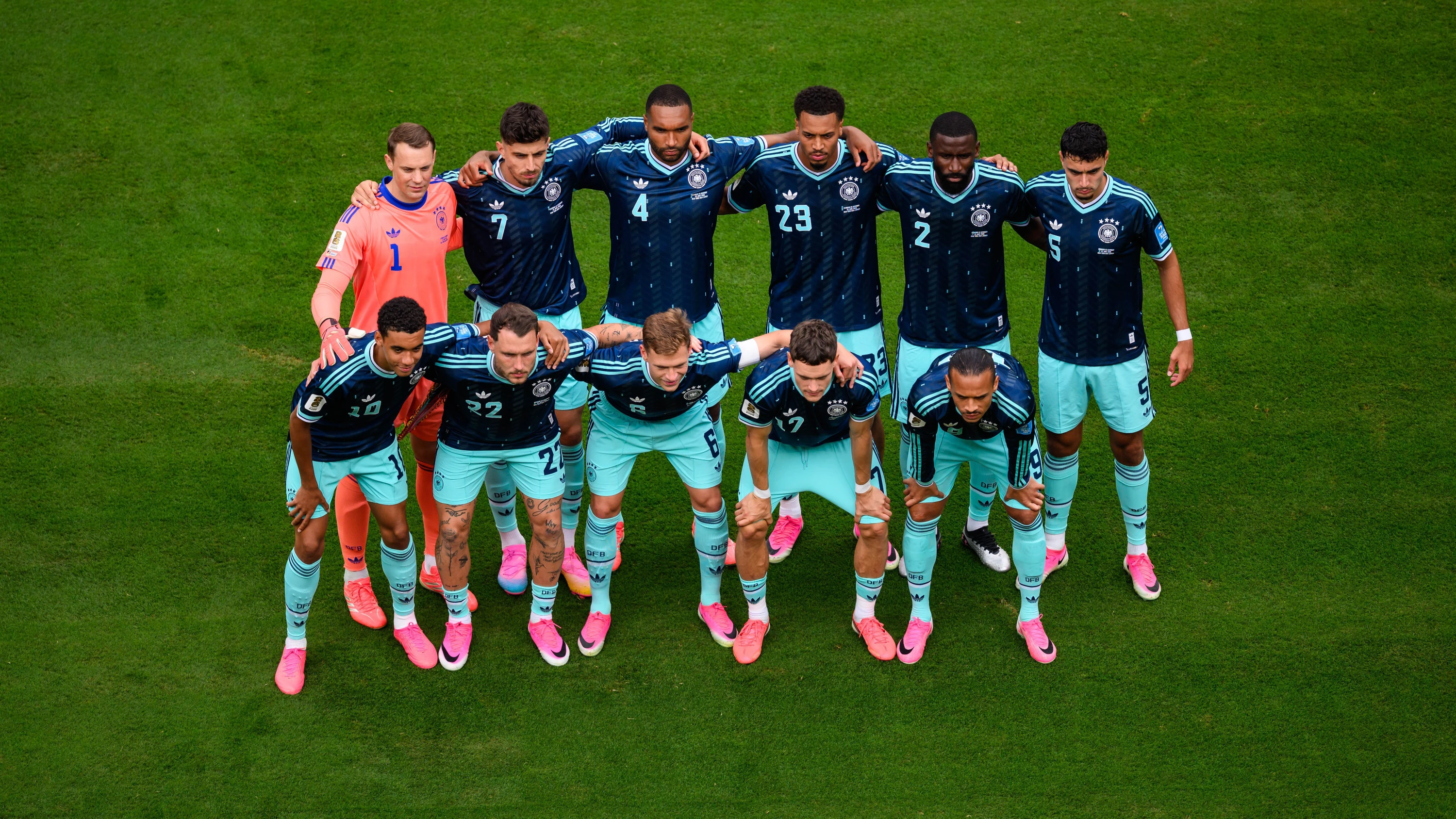 die-dfb-mannschaft-steht-vor.webp