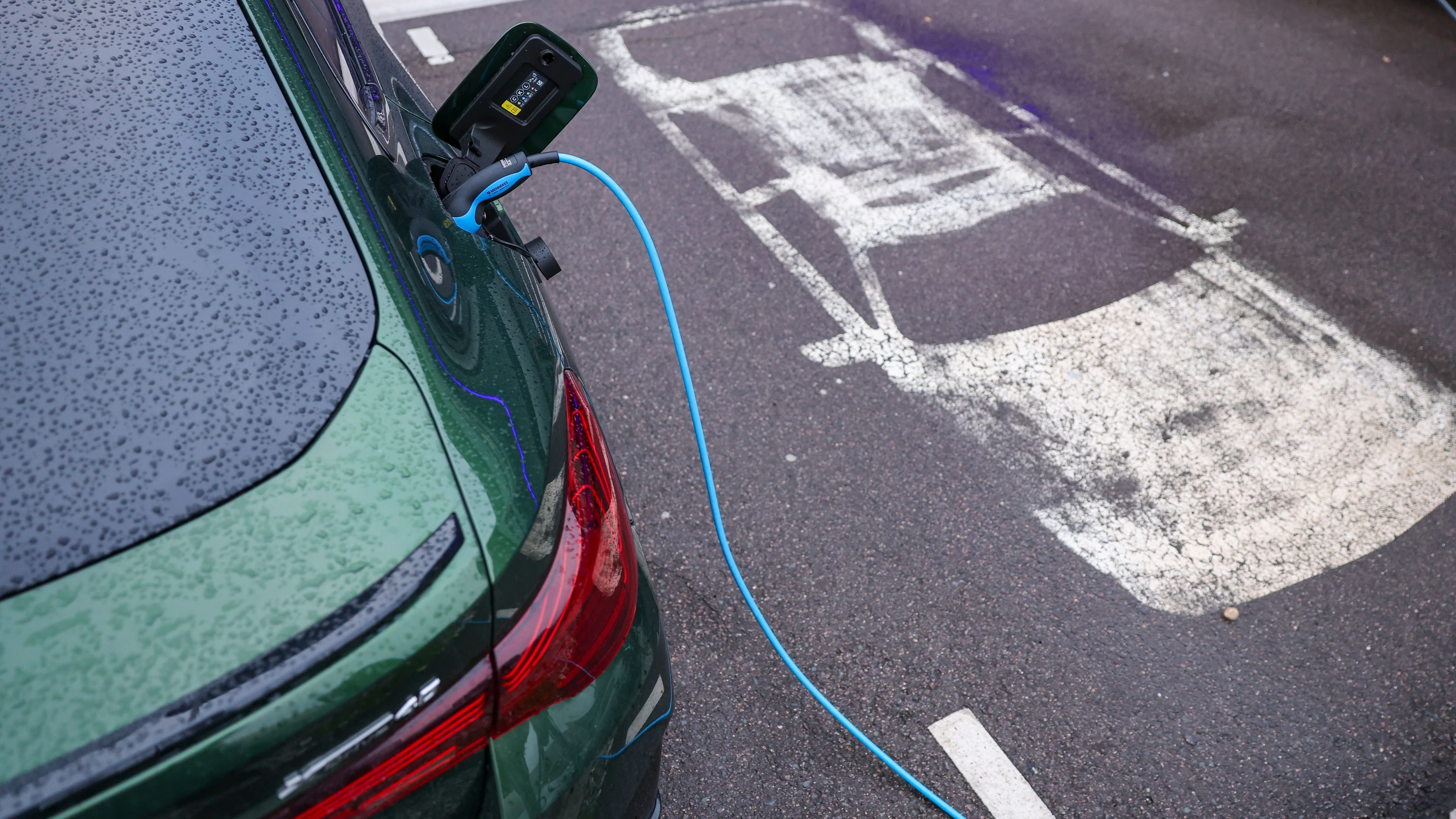 Fraunhofer-Studie: Elektroautos sind seit 2020 deutlich günstiger geworden Fraunhofer-Studie: Elektroautos sind seit 2020 deutlich günstiger geworden