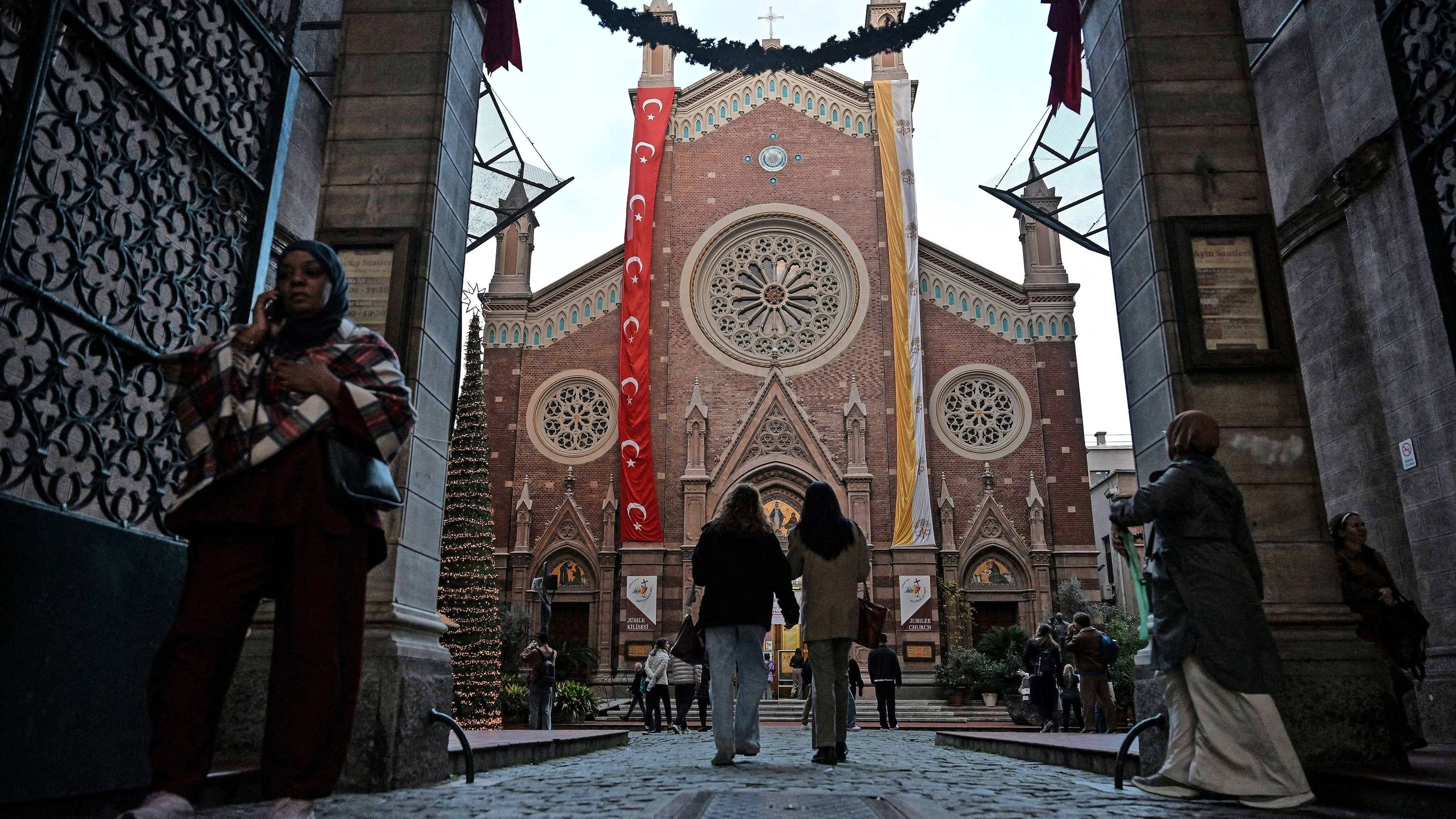 Erste Auslandsreise: Papst Leo wendet sich an die Christen in muslimischen Ländern