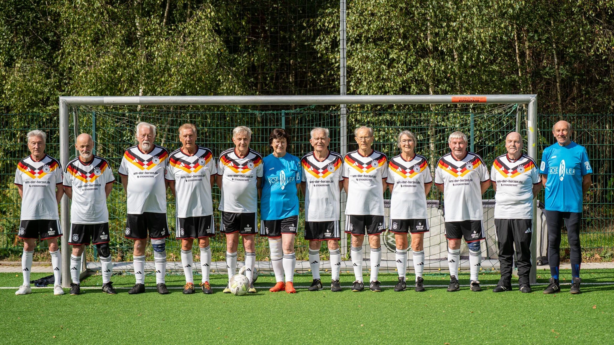 Kommt aus Australien mit dem WM-Titel zurück: die deutsche Ü-80-Nationalmannschaft - dpa
