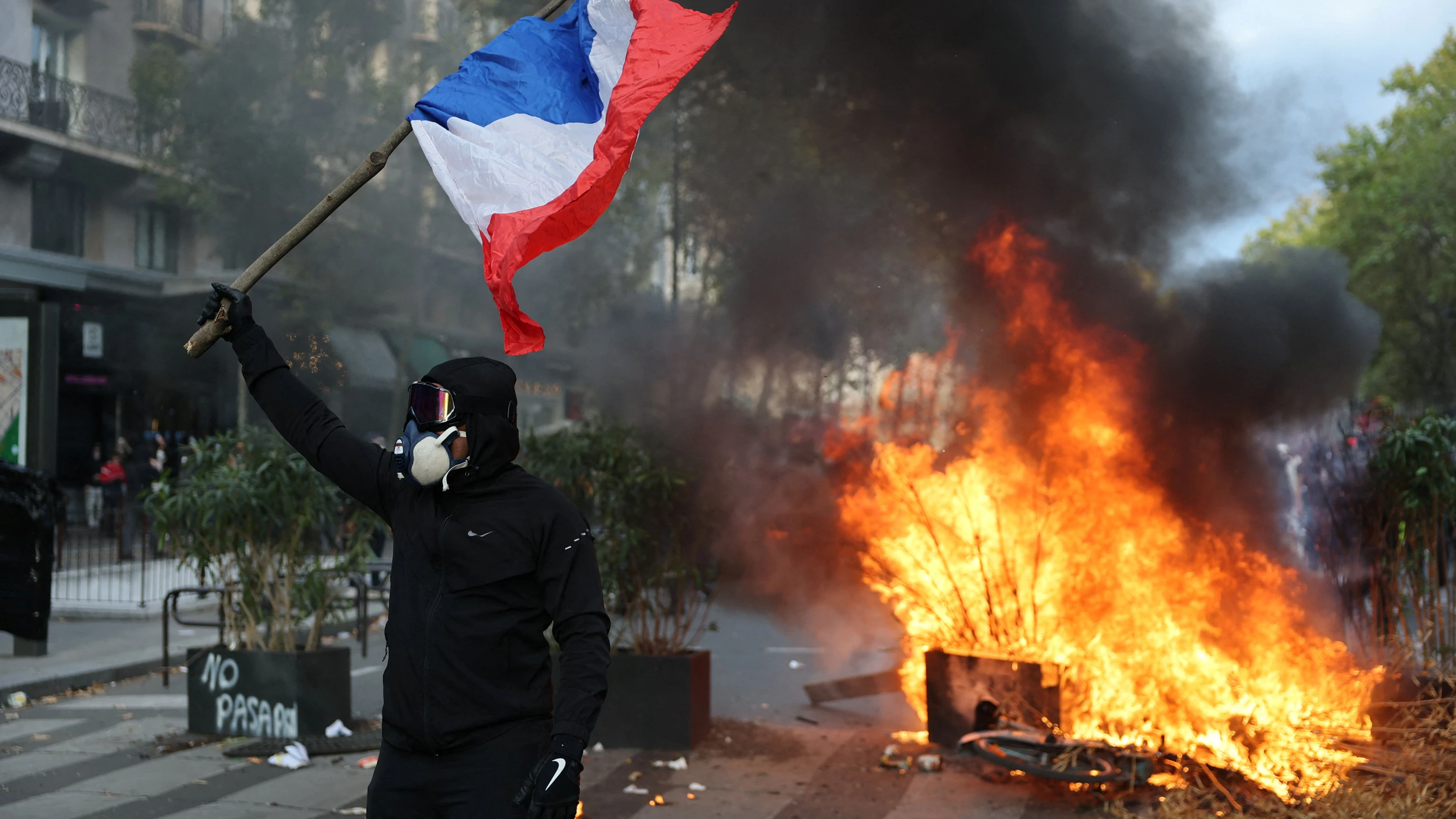 Zehntausende protestieren: Schwere Unruhen bei Protesten in Frankreich