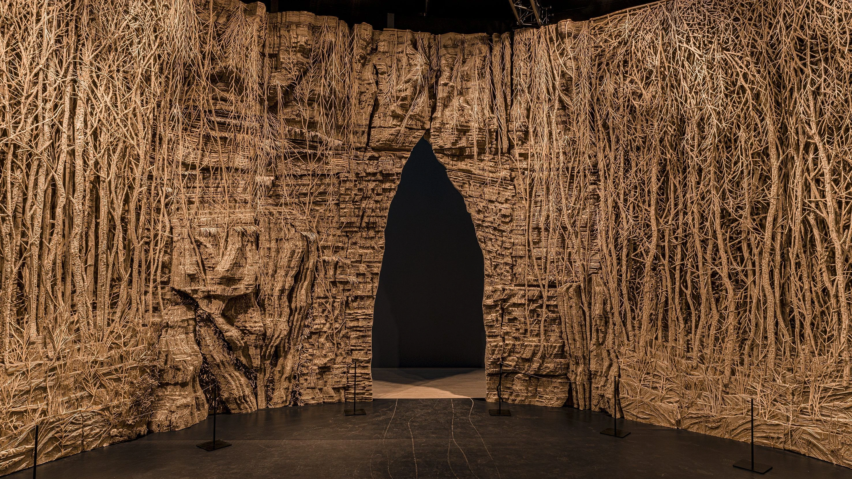 Eva Jospin im Pariser Grand Palais: Alice im Kartonagenland Eva Jospin im Pariser Grand Palais: Alice im Kartonagenland