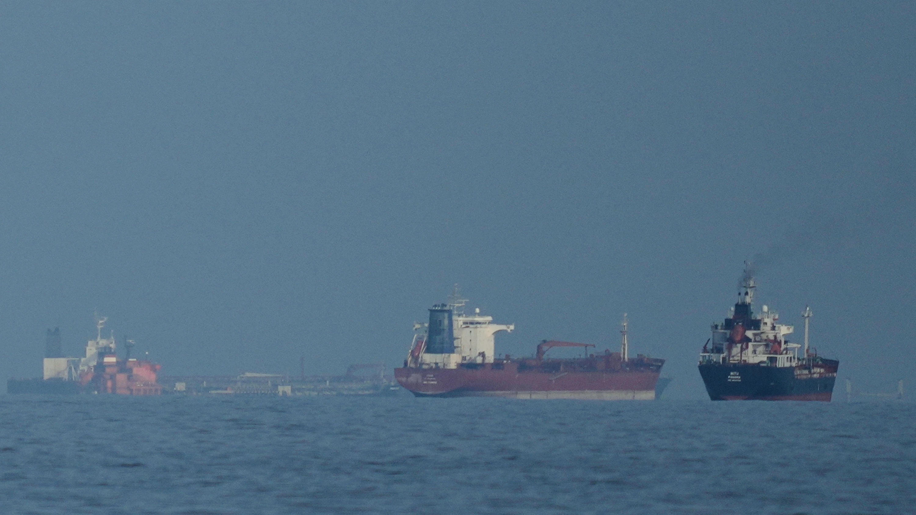 Liveblog Irankrieg: US-Militär beschießt Schiff im Golf von Oman mit Rakete