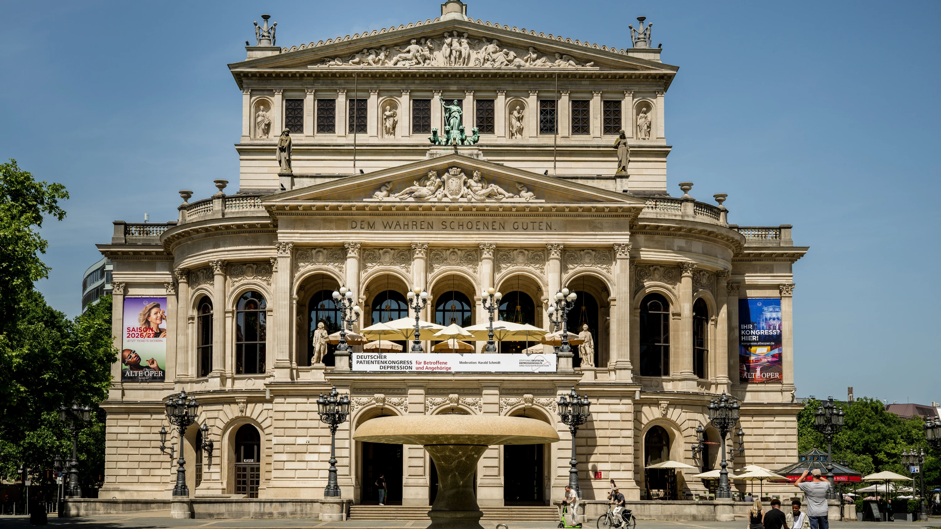 Rhein-Main-Liveblog: Hitlergruß vor der Alten Oper in Frankfurt