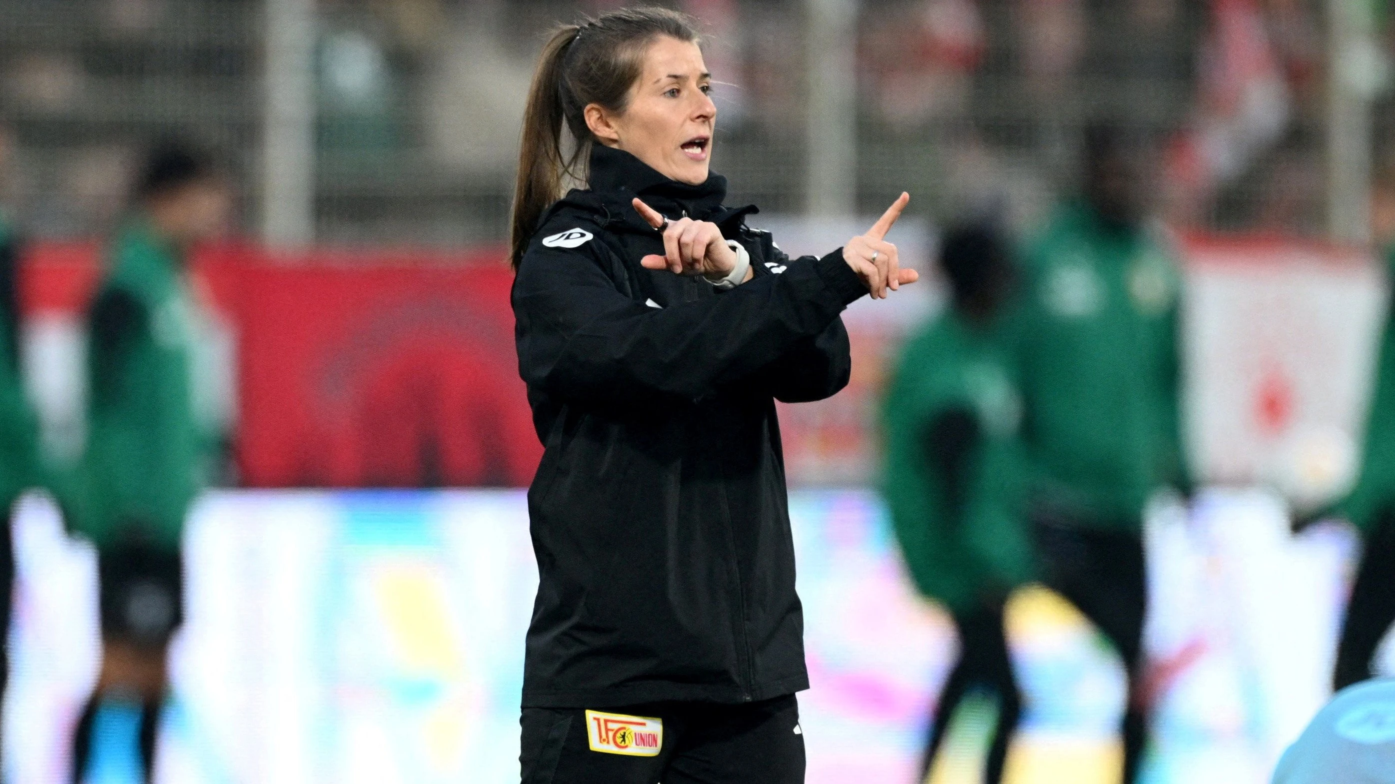 Bild: Erste Trainerin in Bundesliga: Experiment mit doppeltem Boden