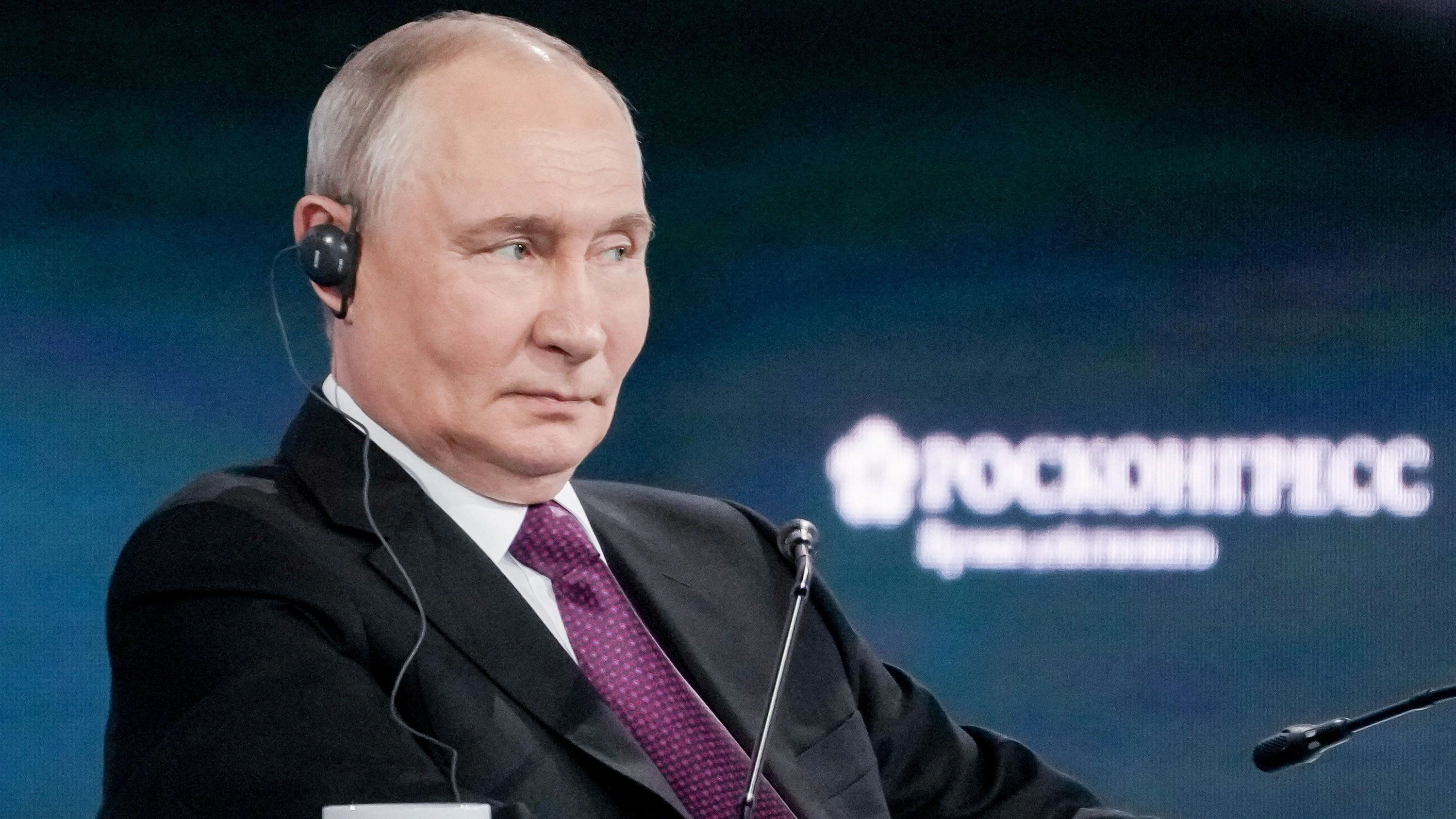 Russlands Präsident Wladimir Putin beim Östlichen Wirtschaftsforum in Wladiwostok - Reuters