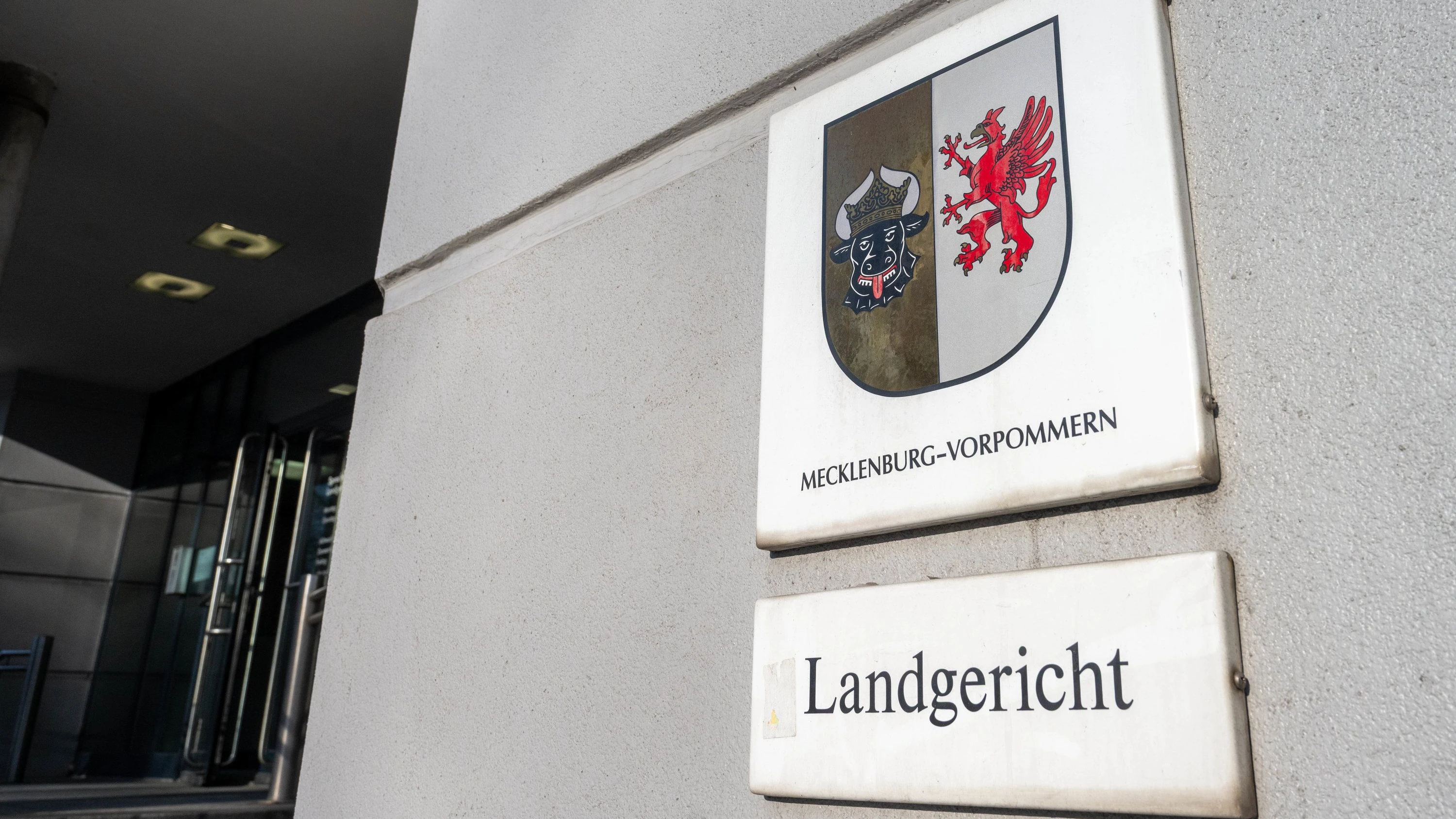 Neubrandenburg: Ehefrau mit 20 Stichen getötet - 75-Jähriger muss fünfeinhalb Jahre in Haft