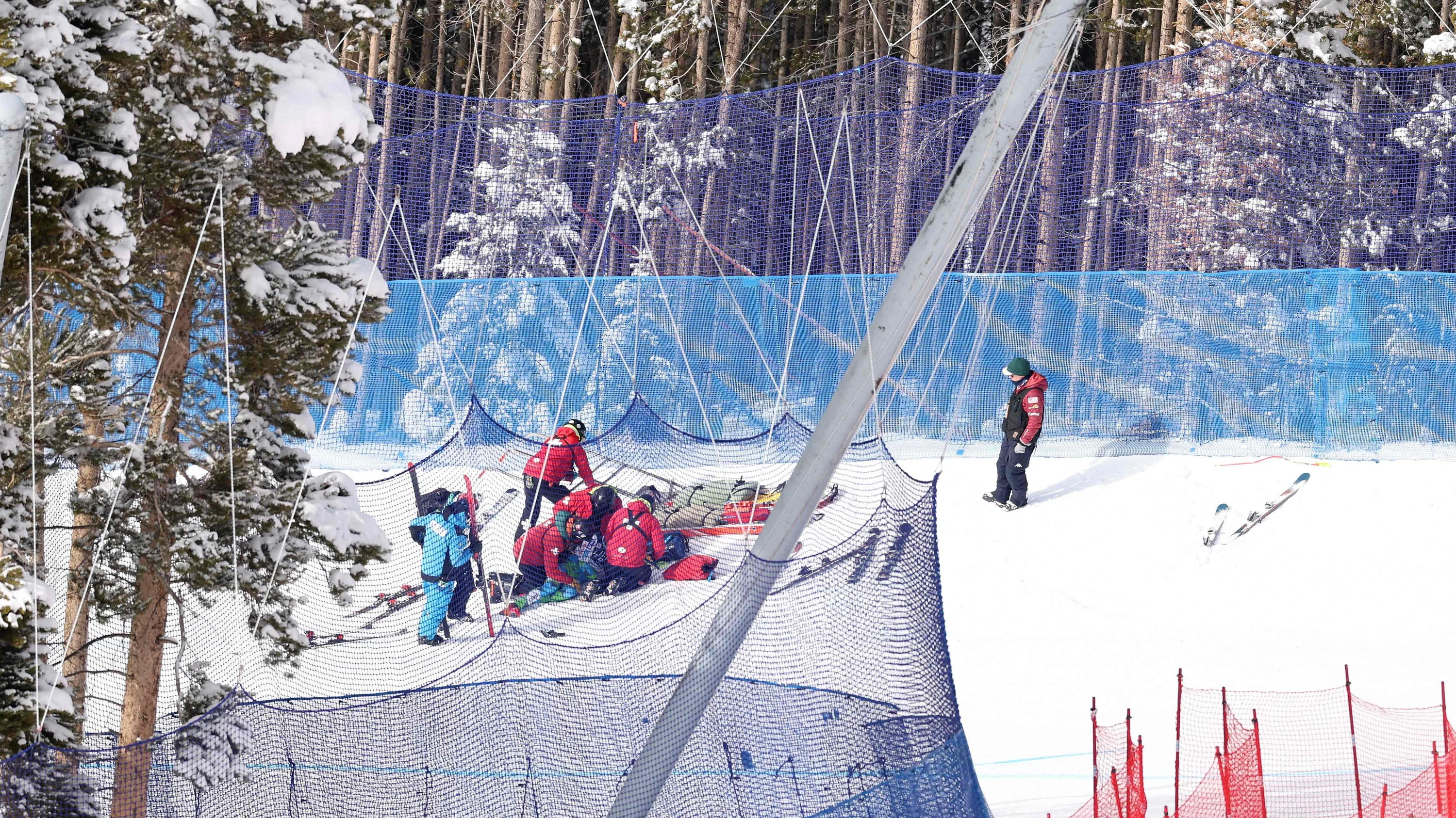 Abfahrt im Ski-Weltcup: Schwerer Sturz überschattet Sieg von Odermatt