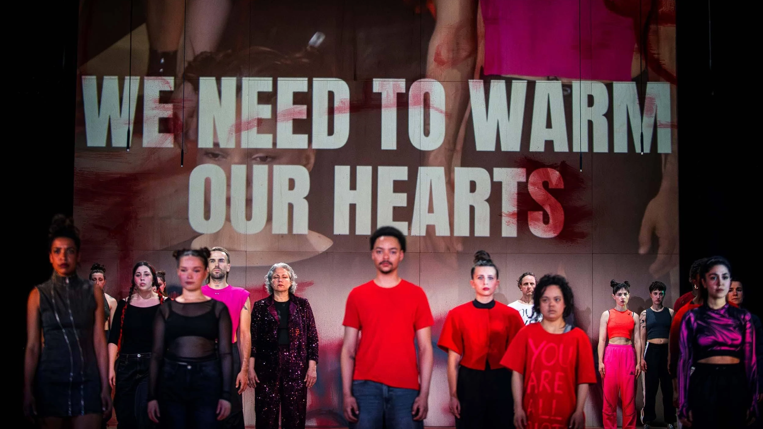 Theater in Berlin: Ein letztes Mal Freisekt in der woken Kaderschmiede