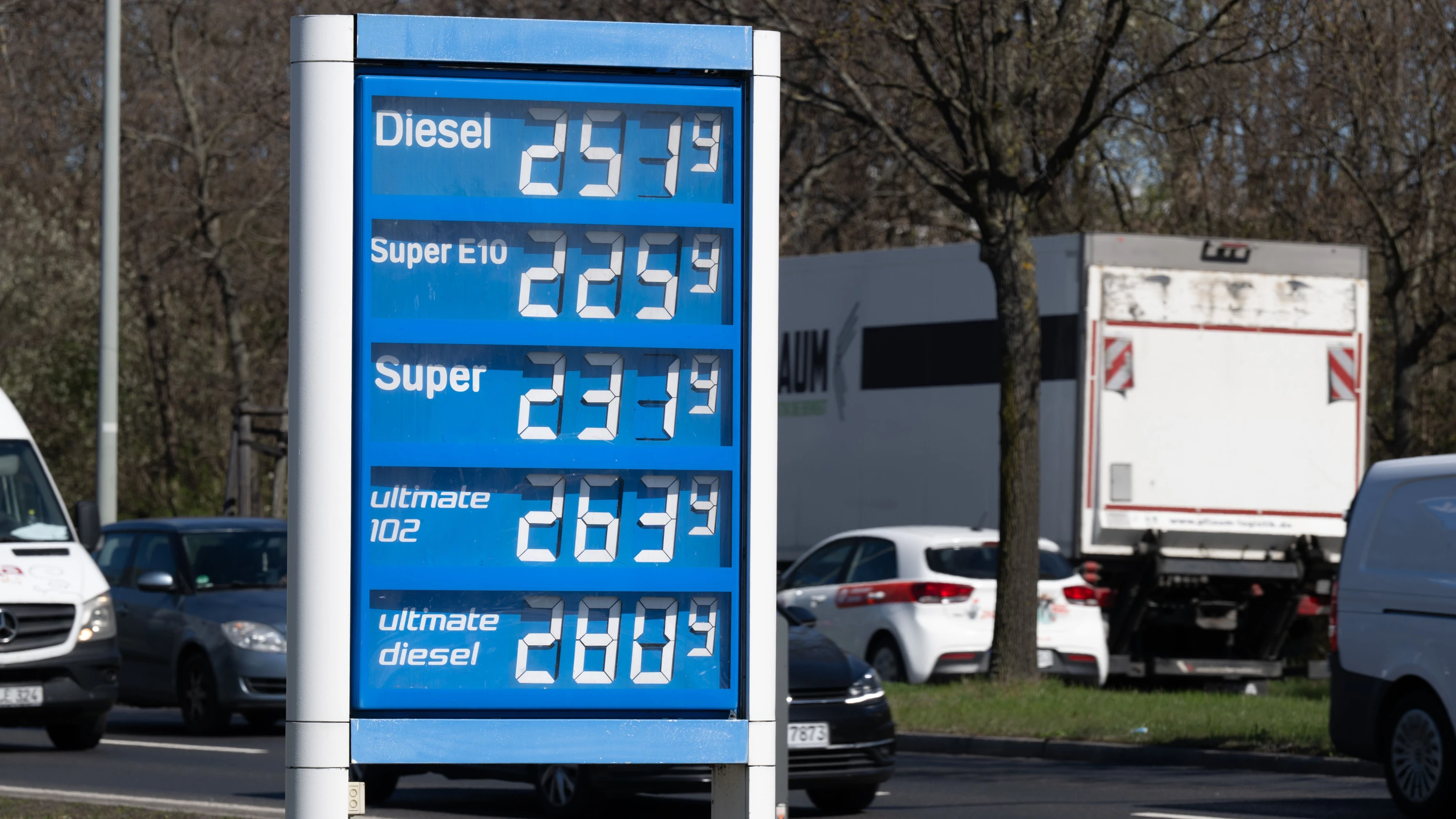 Business-Ticker: ADAC kritisiert Belastung durch hohe Spritpreise und fordert Entlastung