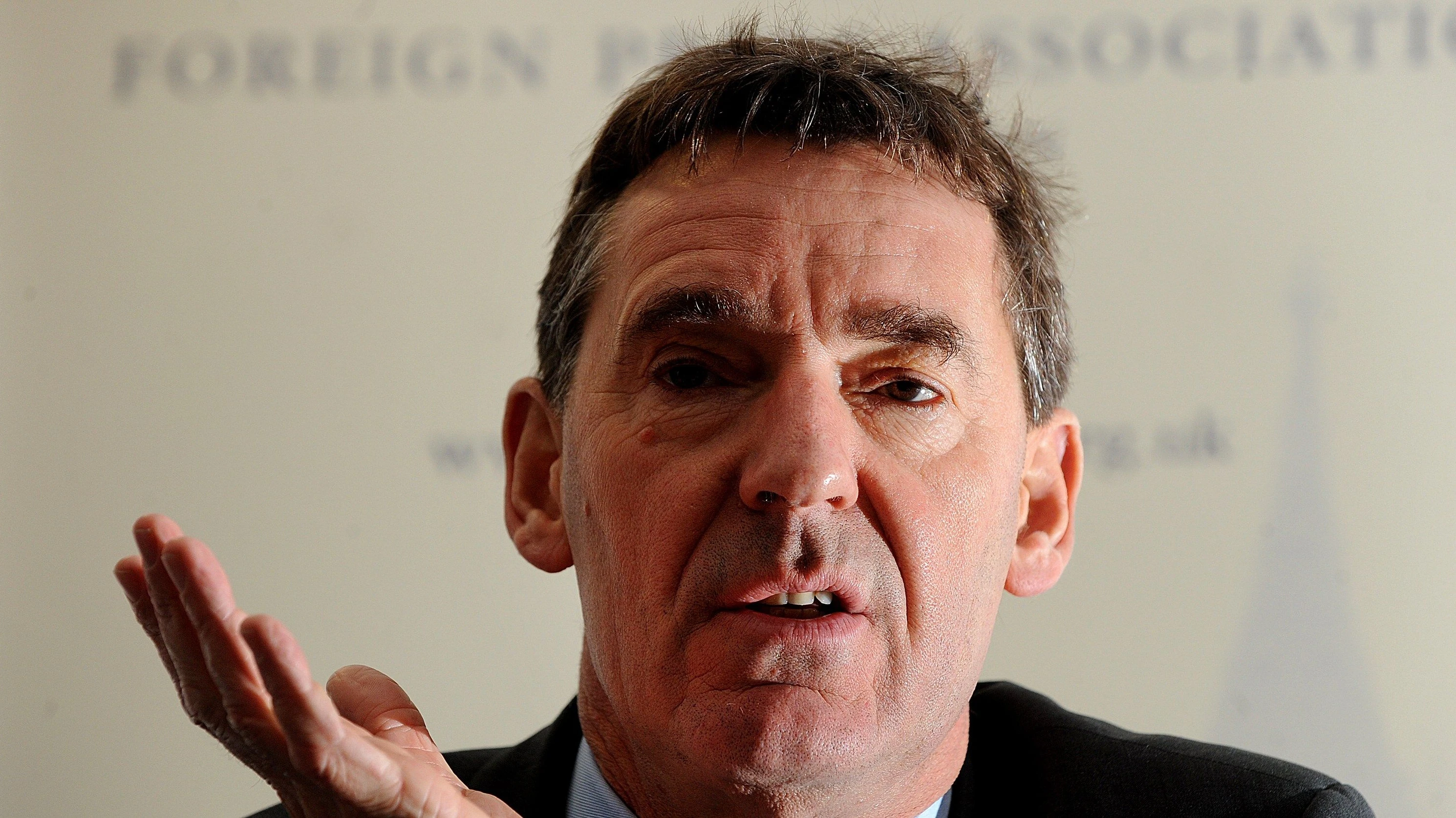 O'Neill gegen Burnham: Vermögensteuer sorgt für Krach in britischer Regierung