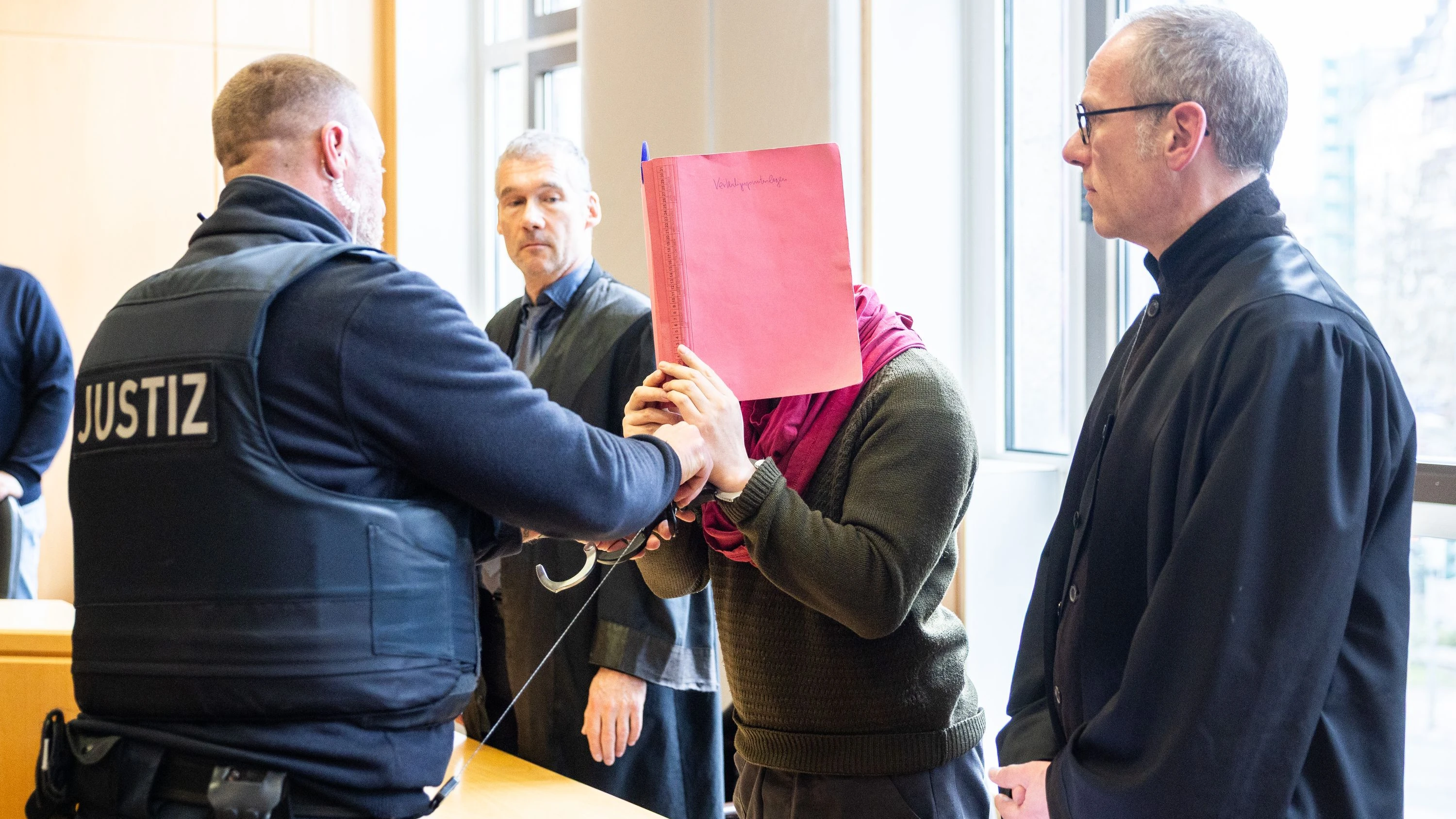 Urteil gegen Sexualstraftäter: Sie schreiben übers „Autofahren“ und meinen damit Vergewaltigen