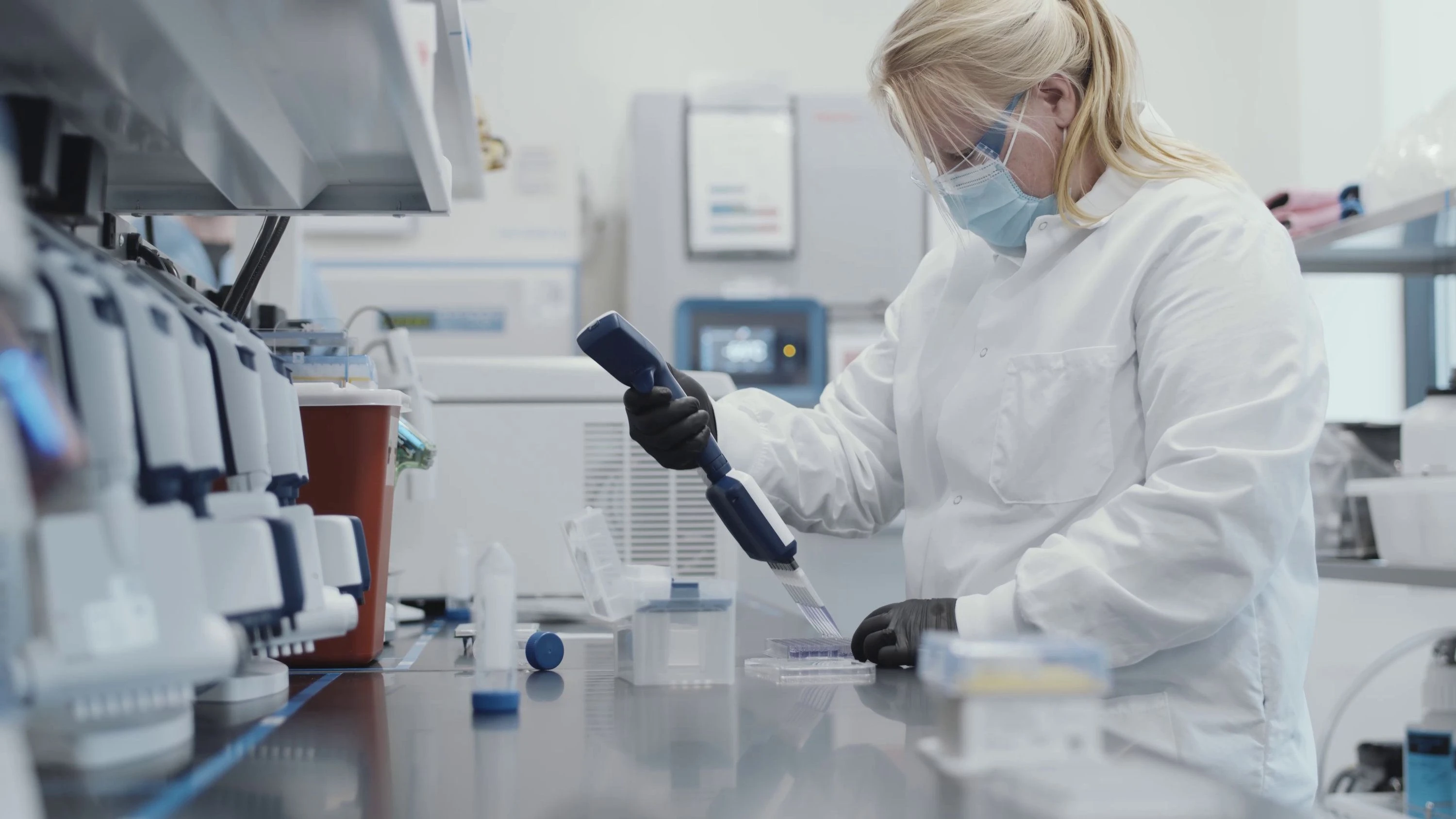 Neuer Impfstoff von Moderna: Hoffnung auf Durchbruch in der Krebsforschung Moderna und Merck versetzen die Börse mit positiven Studiendaten für ein Krebspräparat in Begeisterung. Davon profitiert auch der deutsche Rivale Biontech.