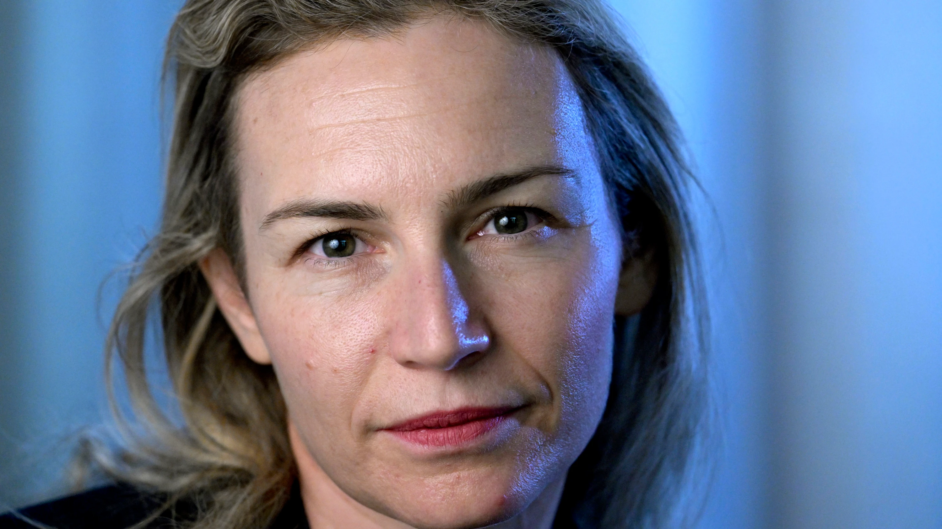 „Aufrecht“ von Lea Ypi: Die Würde eines Lebens und der idealistische Trotz „Aufrecht“ von Lea Ypi: Die Würde eines Lebens und der idealistische Trotz