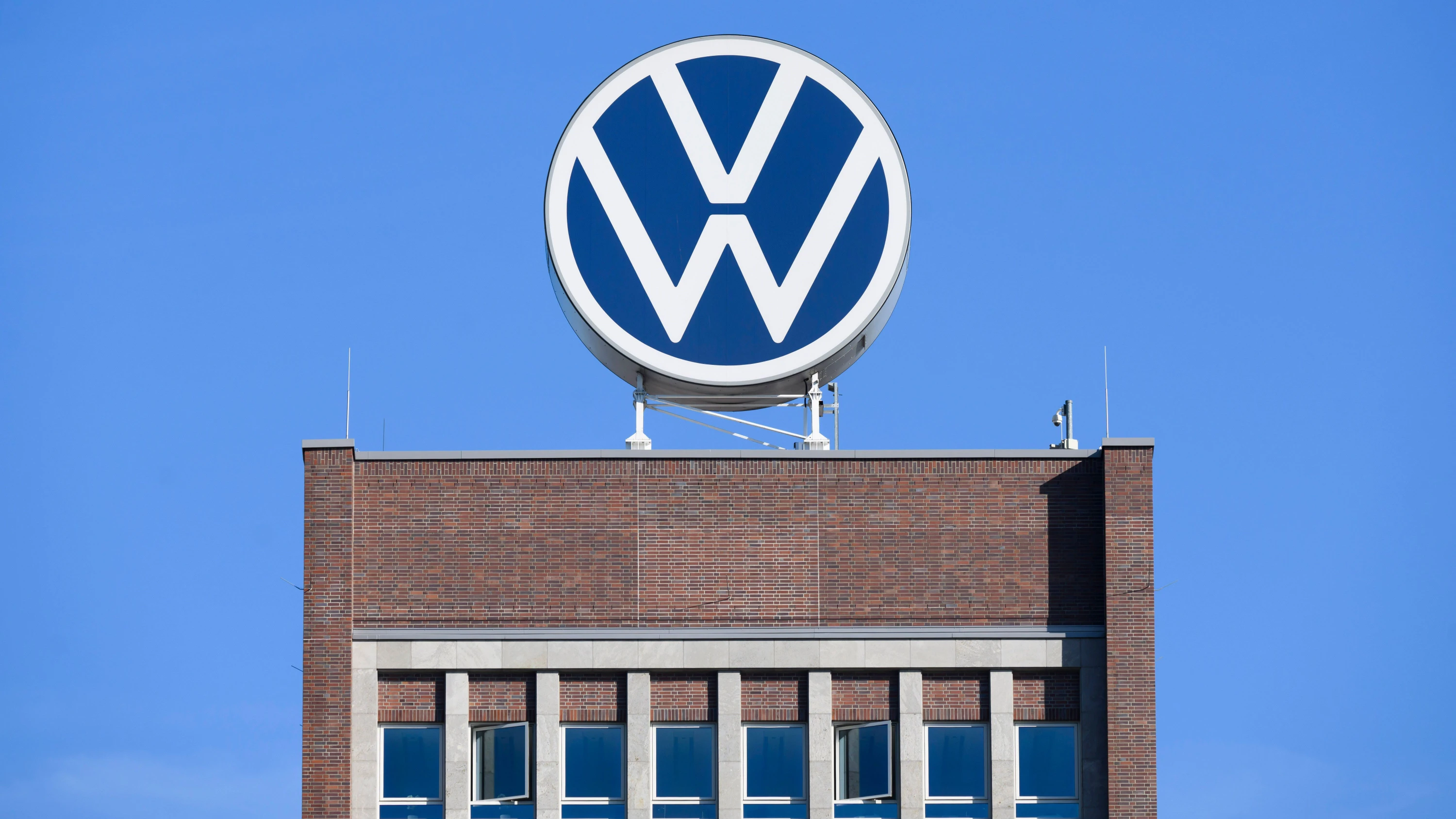 Business-Ticker: VW-Gewinn bricht um ein Drittel ein