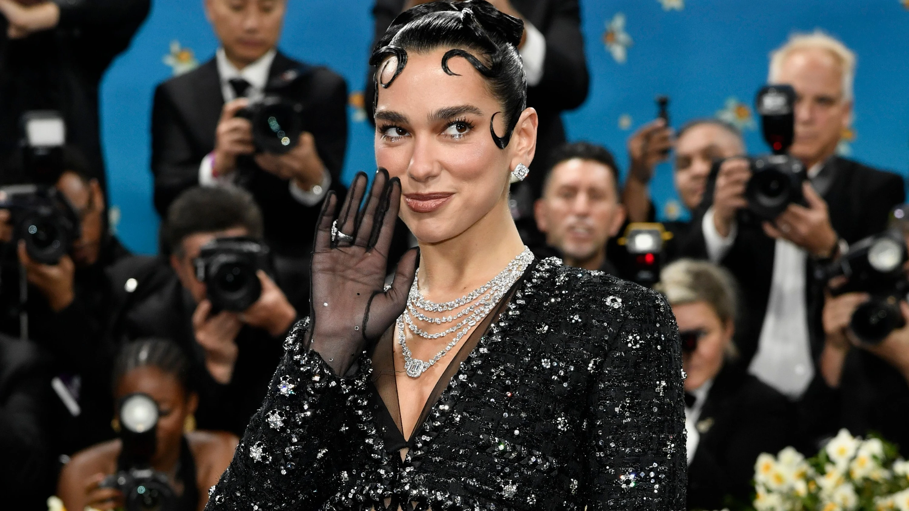 Wegen Foto: Dua Lipa verklagt Elektronikkonzern auf Schadenersatz