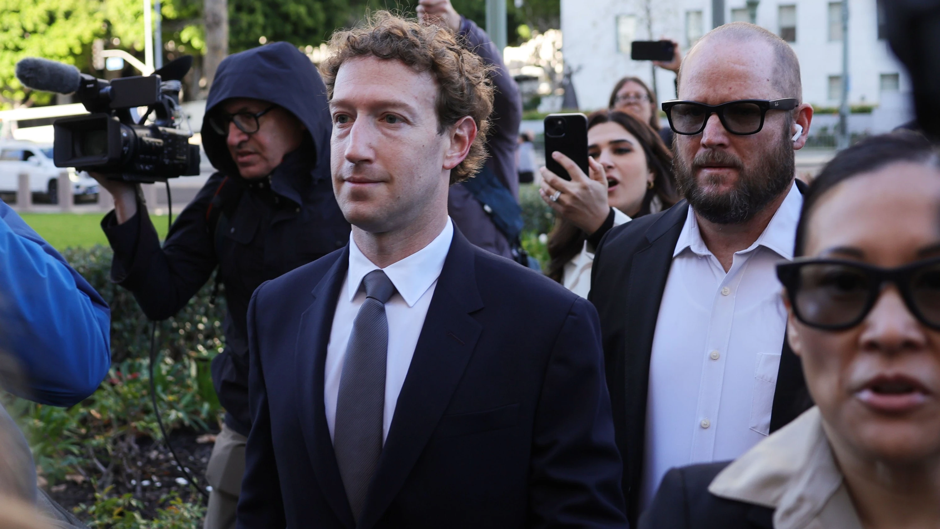 Wegweisendes Urteil: Wie eine Zwanzigjährige Meta und Google besiegt hat Wegweisendes Urteil: Wie eine Zwanzigjährige Meta und Google besiegt hat