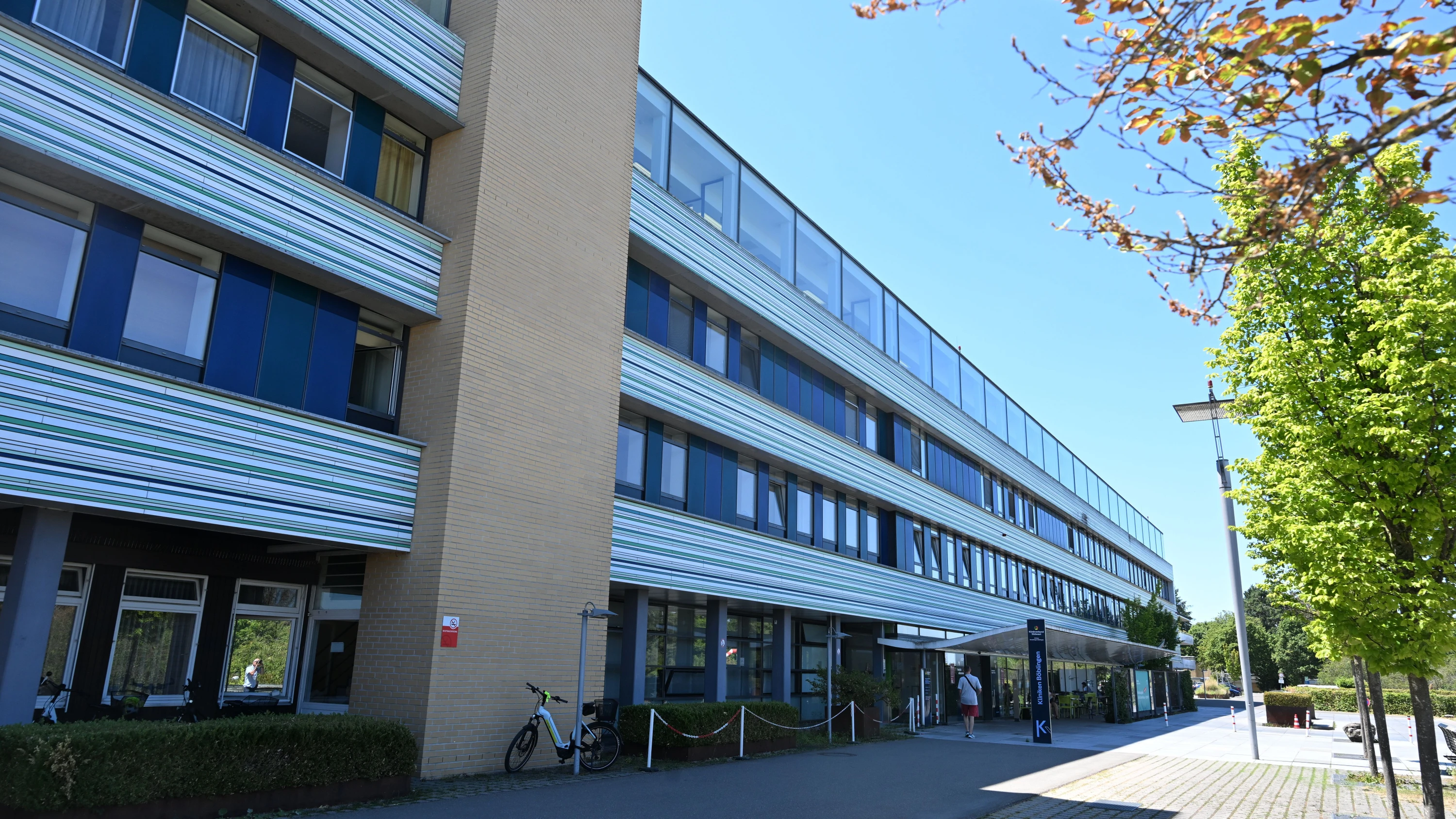 Der Eingang zum Krankenhaus in Böblingen - dpa