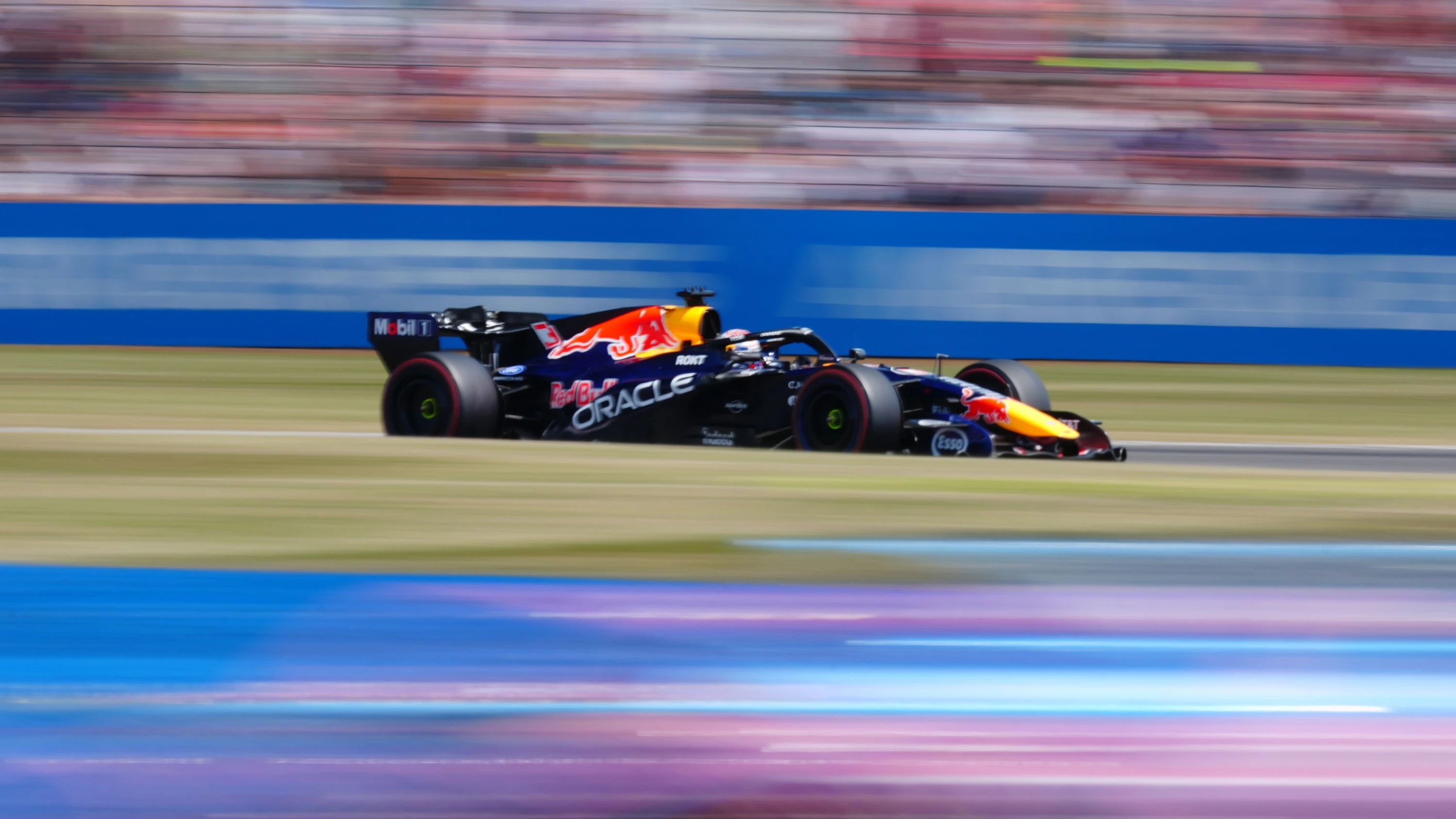 Vorbereitung fürs Rennwochenende: Max Verstappen in seinem Red Bull während des ersten freien Trainings - dpa
