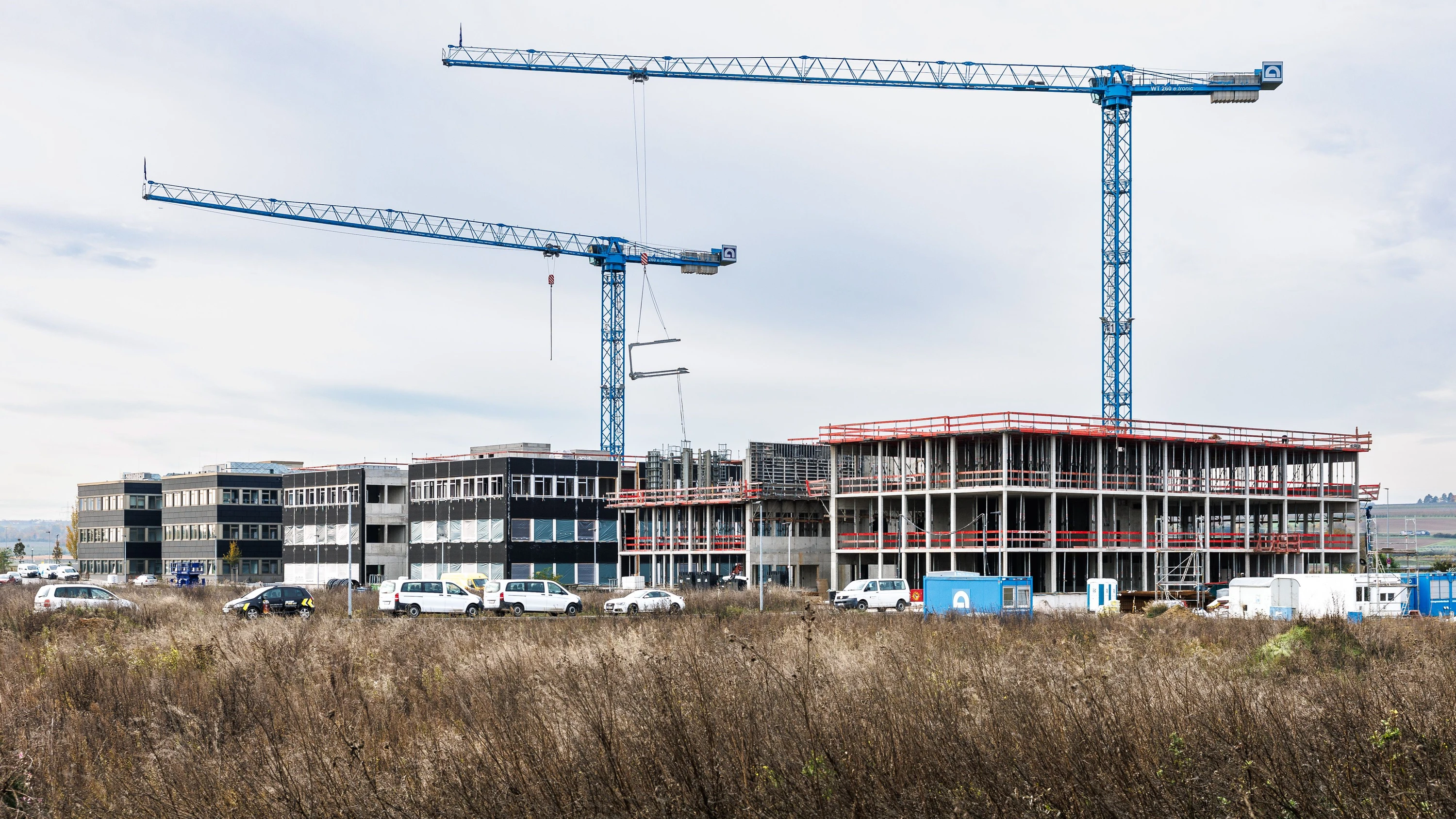 Aufbauend: Zwischen Hochschule, Fußballstadion und Europakreisel soll ein Biotech-Campus entstehen, um Mainz als Forschungsstandort zu etablieren. - Lando Hass