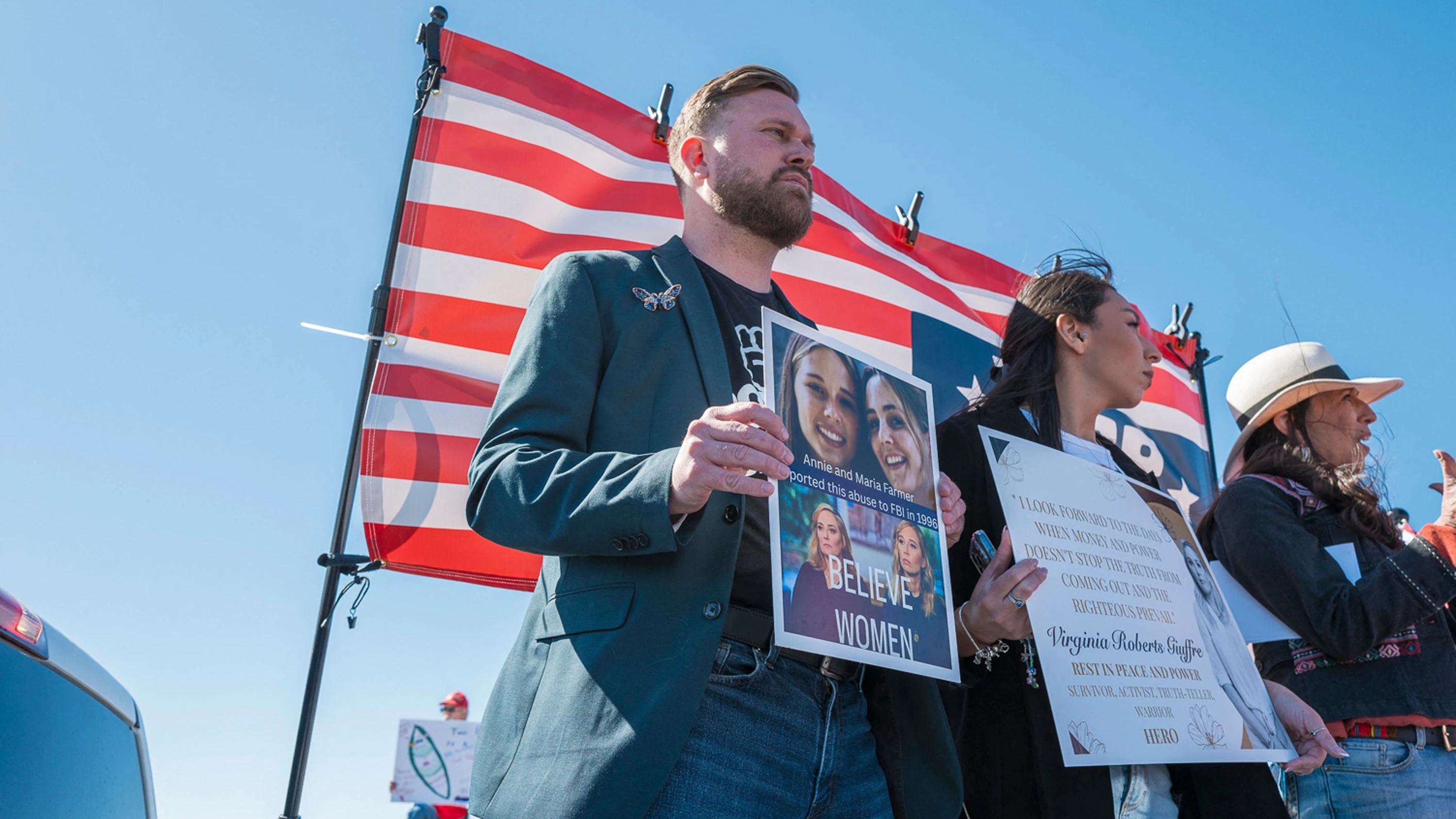 Bild: Ungeschwärzte Namen: Kein Schutz für Epsteins Opfer