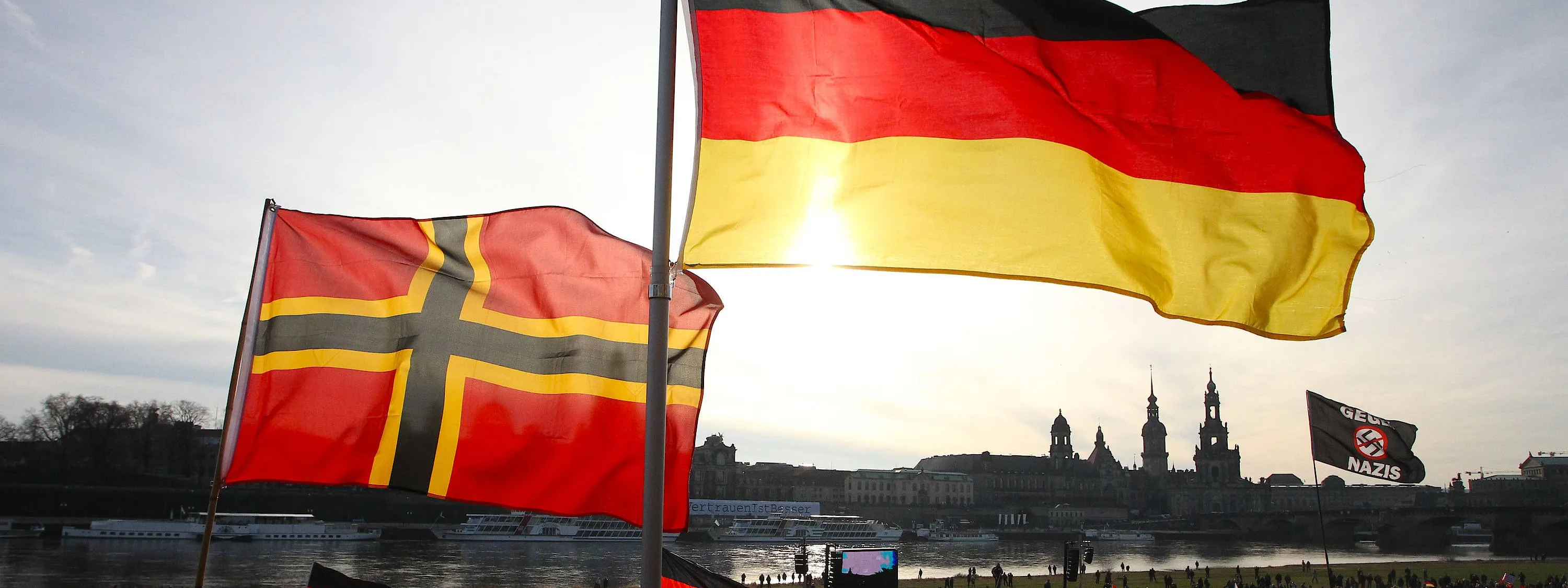 Flaggenfritze® Balkonflagge „Deutscher Widerstand Stauffenberg“, 90 X 150 Cm, Aus Polyester