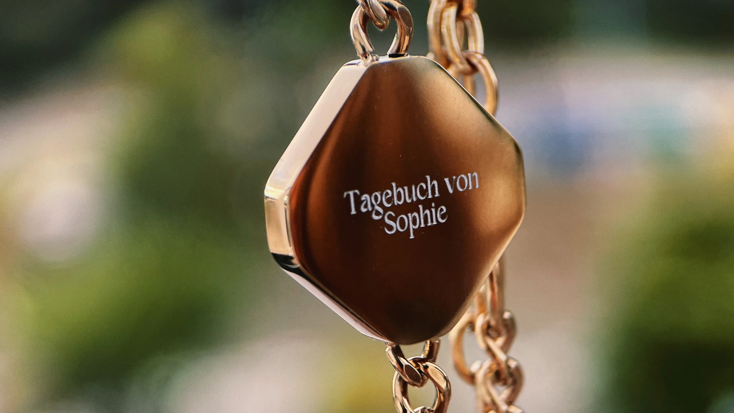 mit NFC-Chip: Wie analoger Schmuck zum digitalen Tagebuch wird