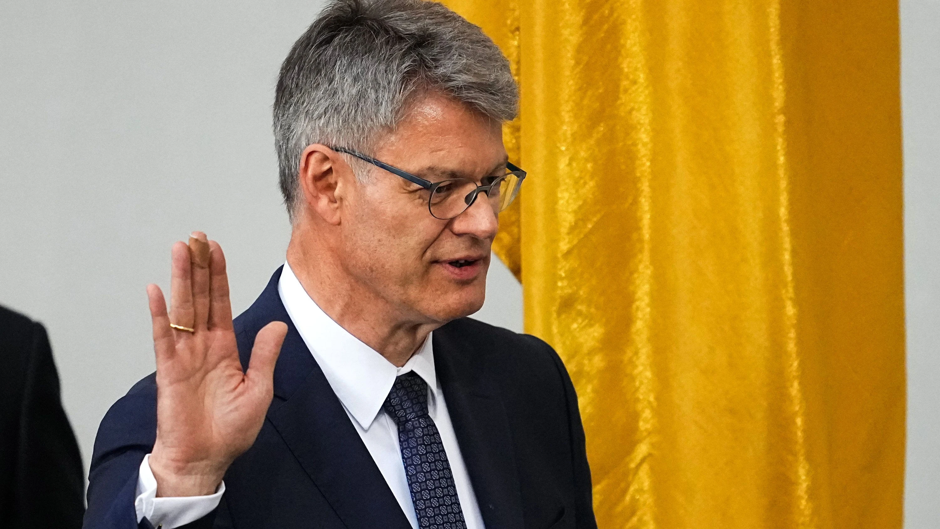 Unvereidigte Minister: Eine Missachtung des Grundgesetzes und des Parlaments Unvereidigte Minister: Eine Missachtung des Grundgesetzes und des Parlaments