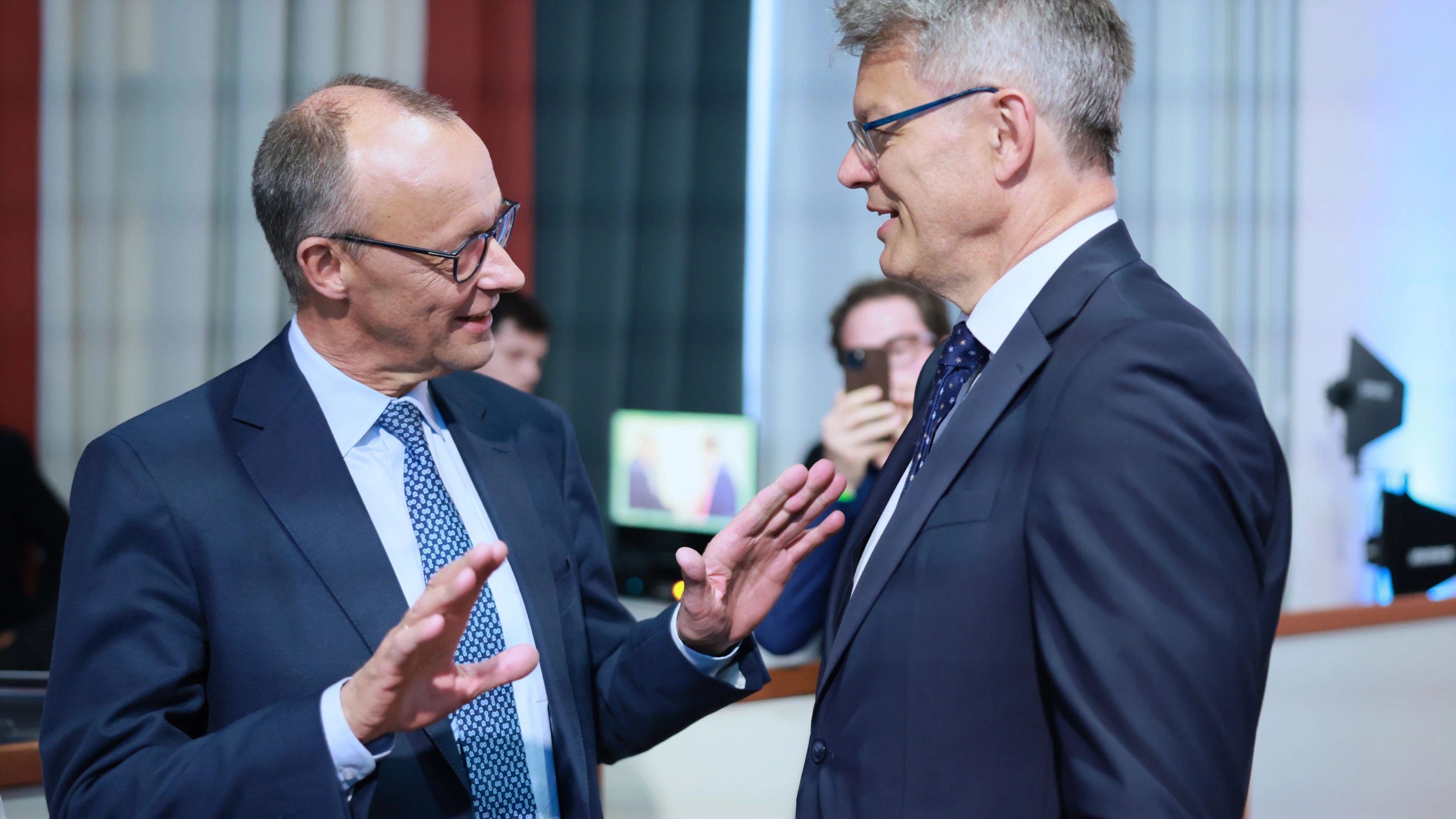 Deutschland-Liveblog: Umgang mit Schnieder: Unionsabgeordnete empört über Merz