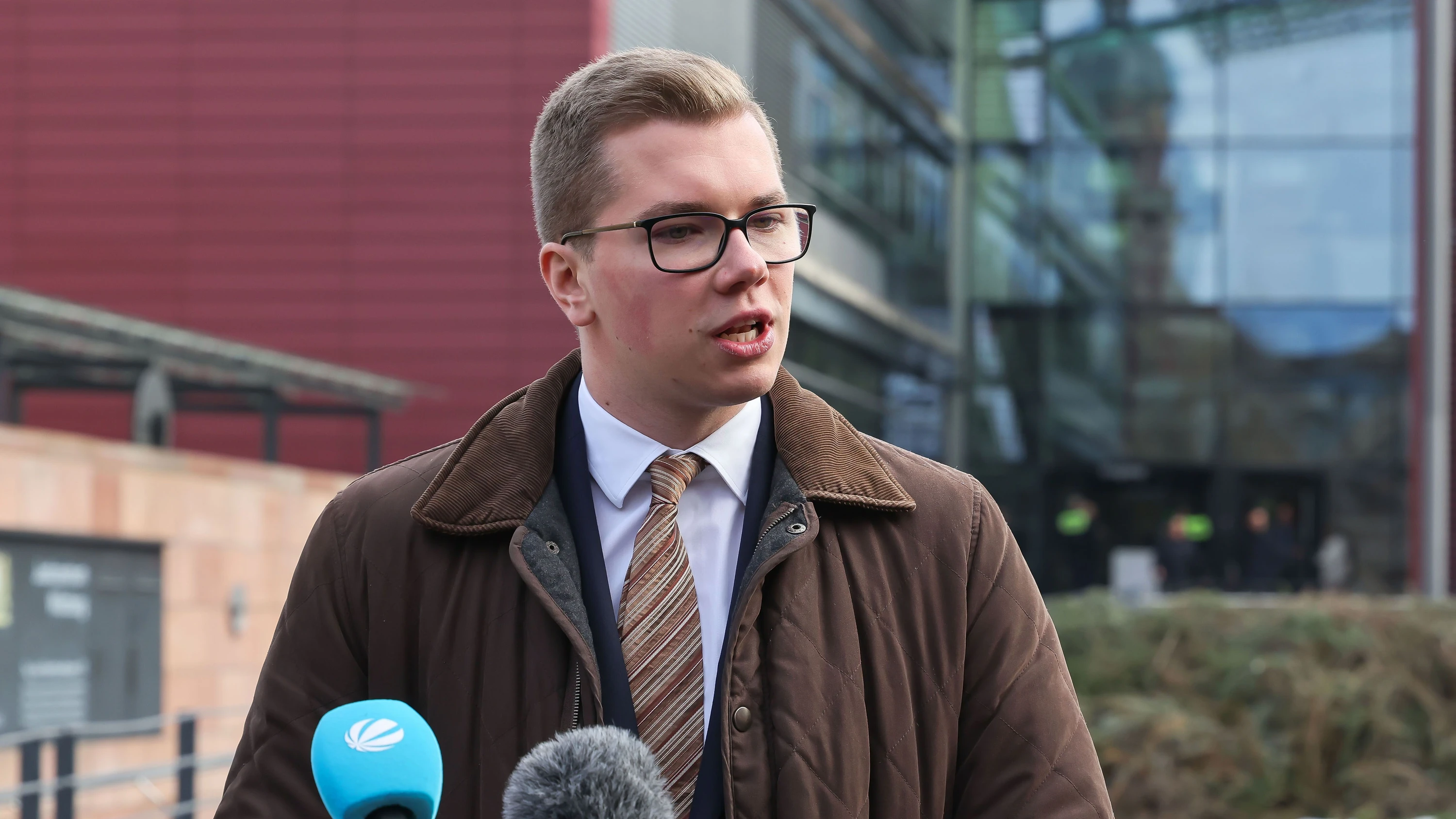 Bayerischer AfD-Politiker: Daniel Halemba wegen Nötigung und Geldwäsche verurteilt Bayerischer AfD-Politiker: Daniel Halemba wegen Nötigung und Geldwäsche verurteilt