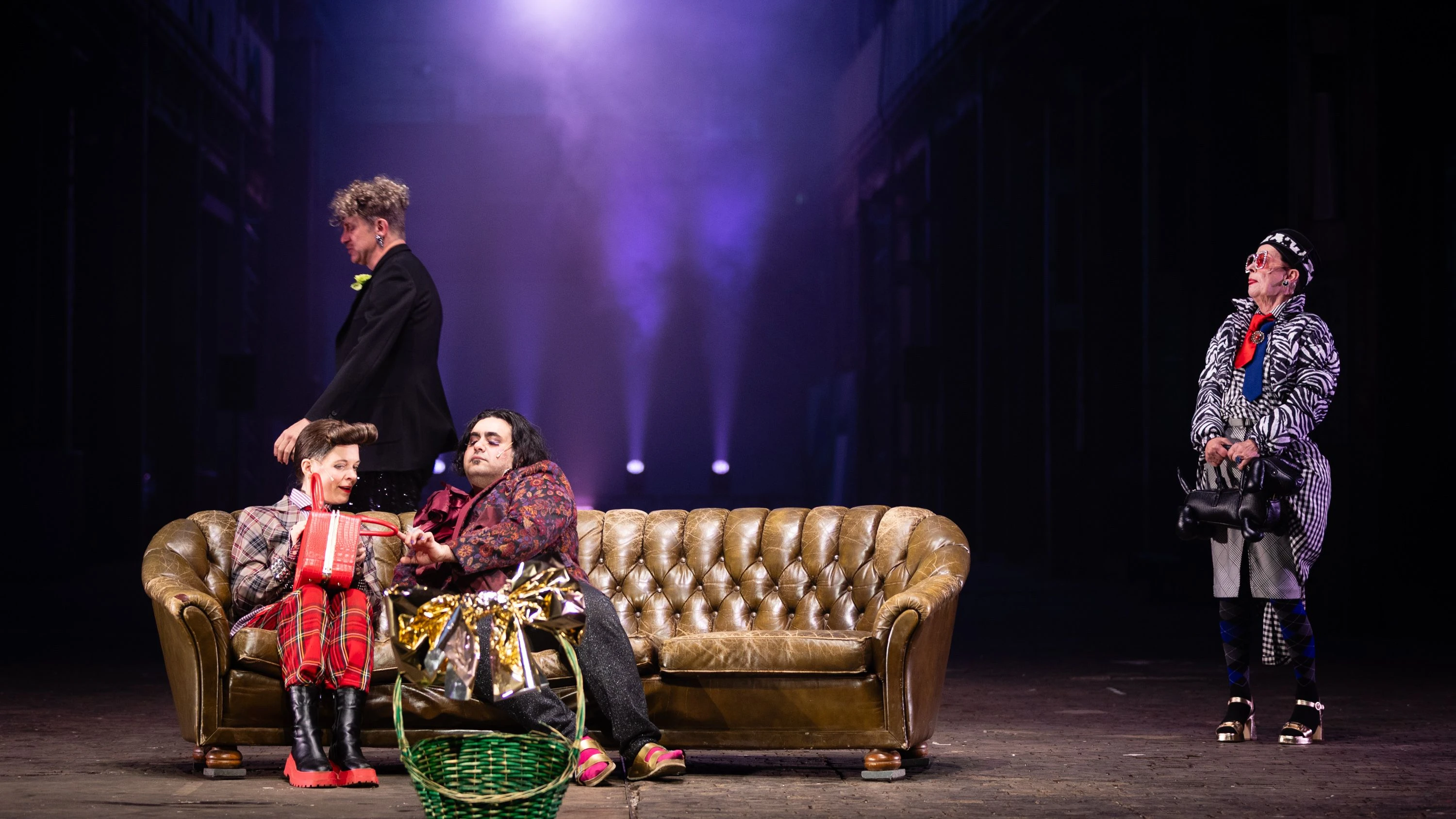 „Bunbury“ bei Willy Praml: Witze um Kopf und Kragen