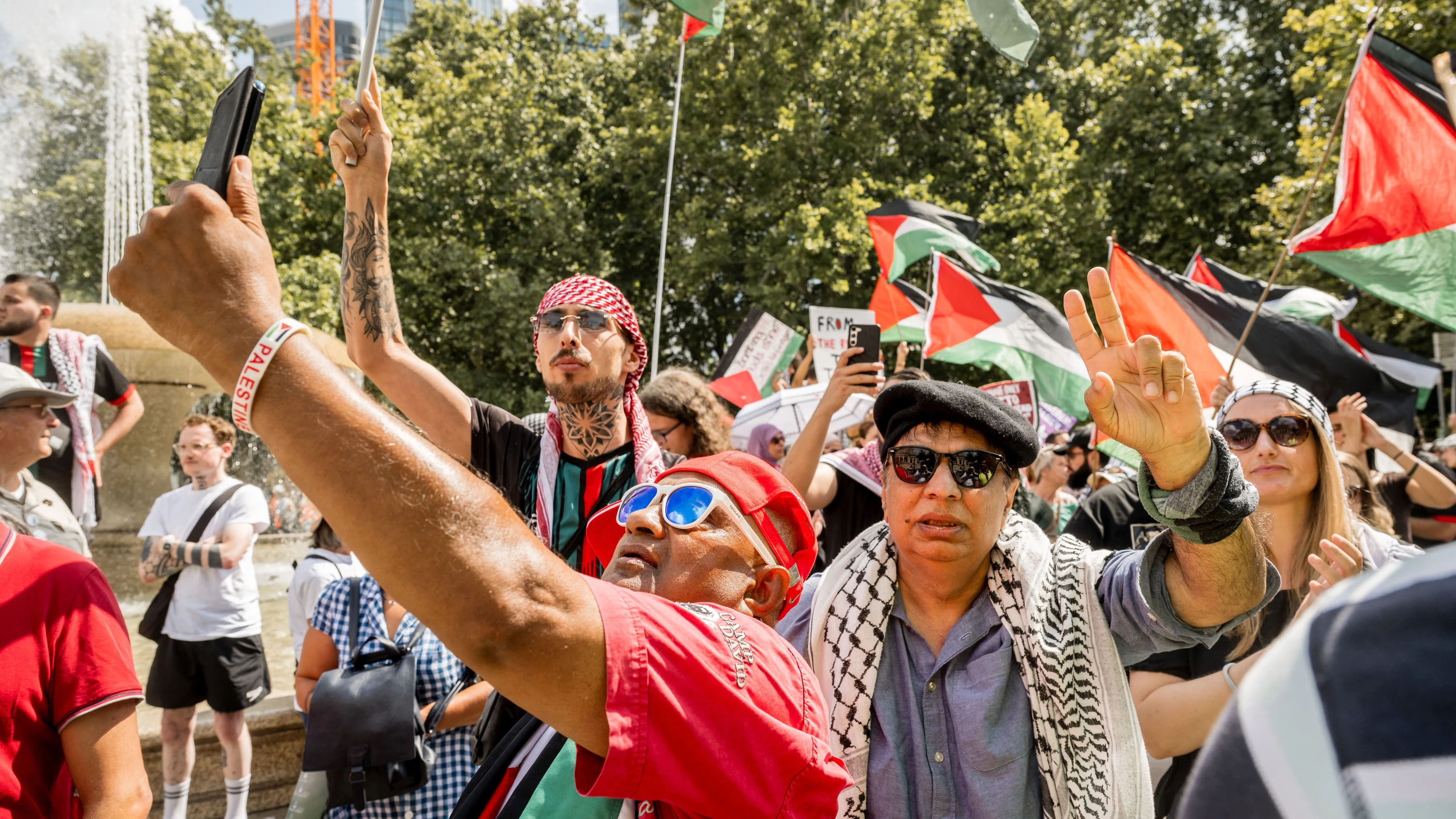 Pro-Palästina-Demo: Friedlicher Protest und Gegenprotest in Frankfurt