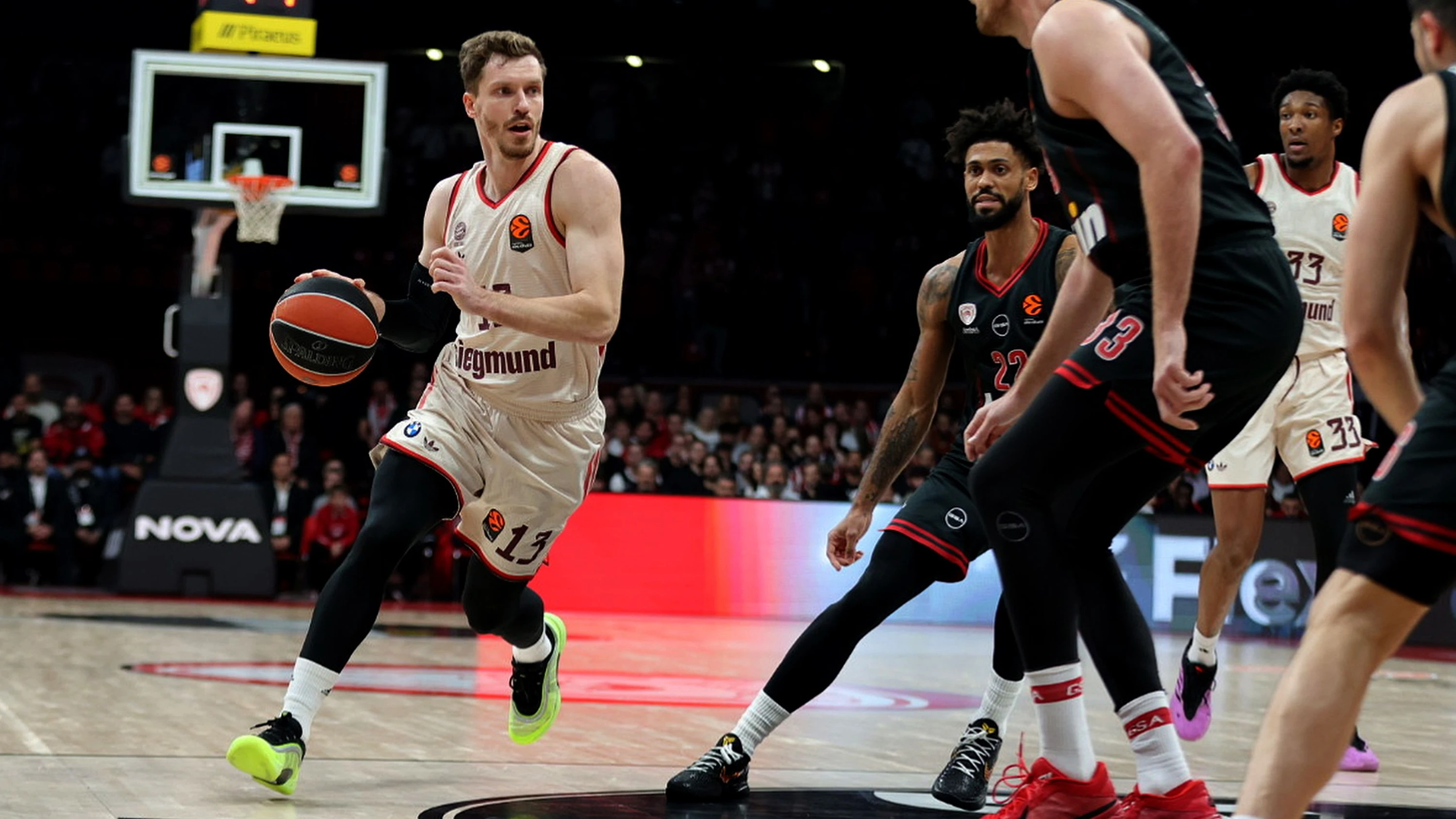 Münchner rutschen auf Platz 17: Bayerns Serie reißt gegen Piräus