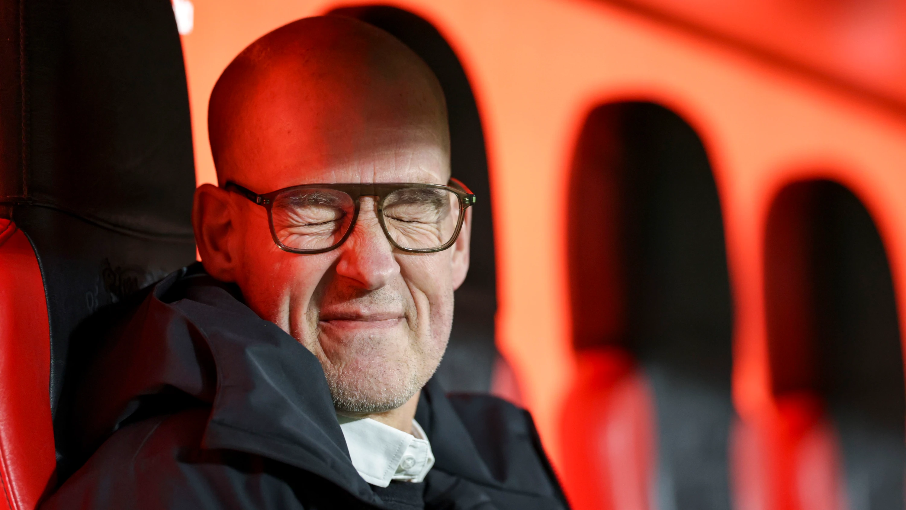 „Ich mache das doch auch gerne“: BVB-Geschäftsführer Carsten Cramer hat kein Problem damit, pro Tag 30 Minuten mehr zu arbeiten. - EPA