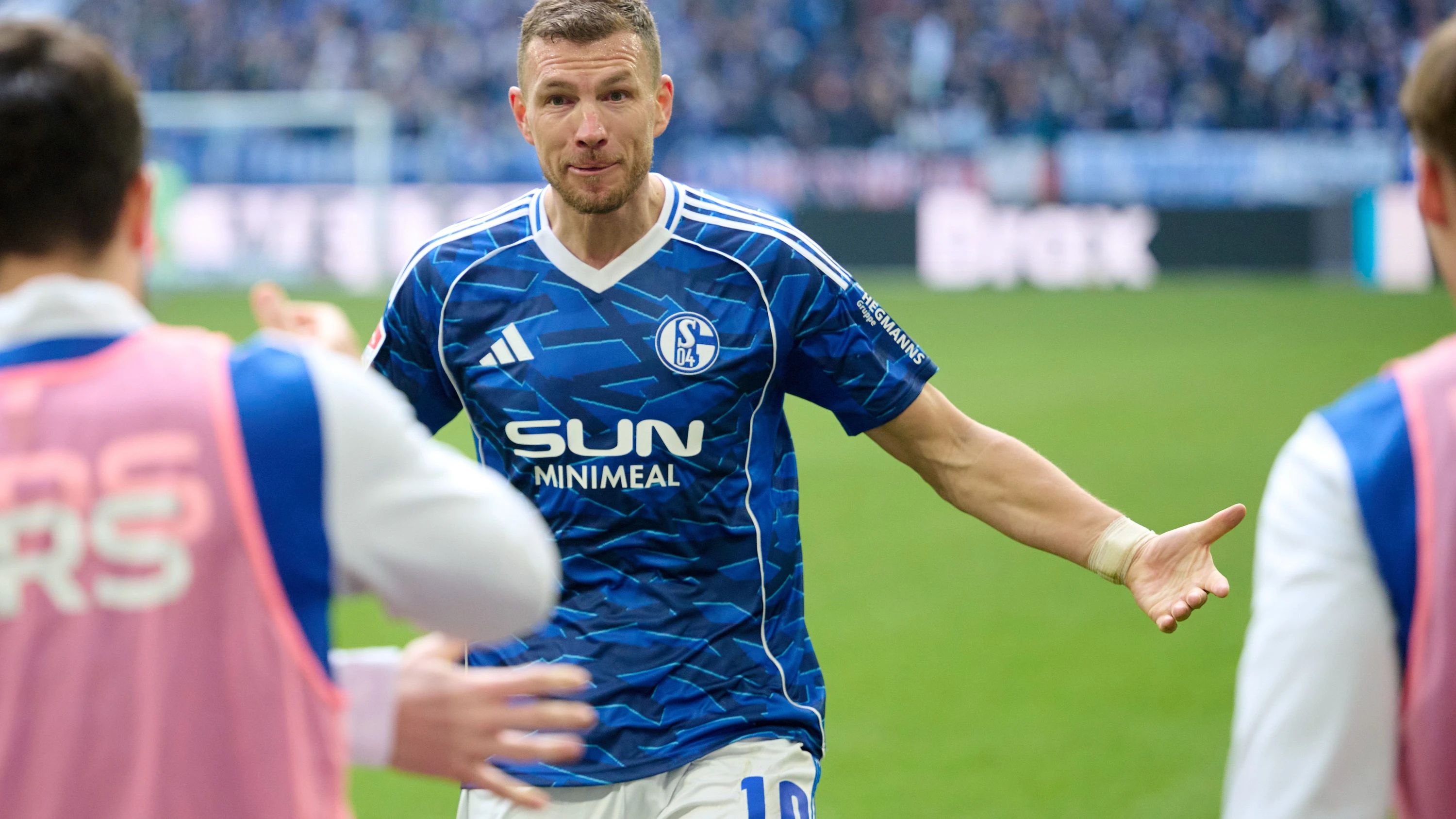 Zweite Fußball-Bundesliga: Schalke patzt nach Führung auch gegen Dresden