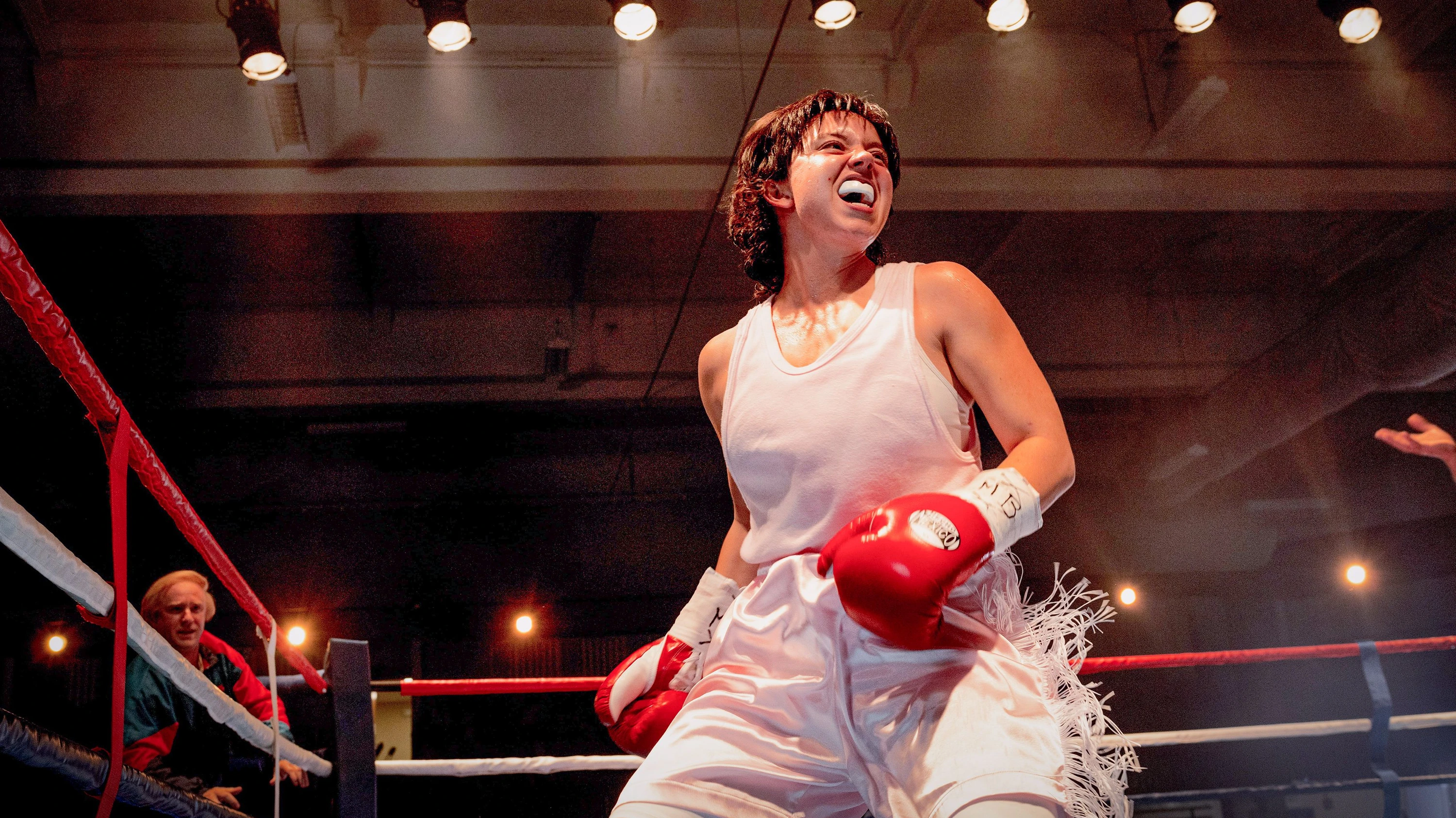 Biopic über Boxerin: Die ganz normale Ehefrau, die für Geld Leute umhaut