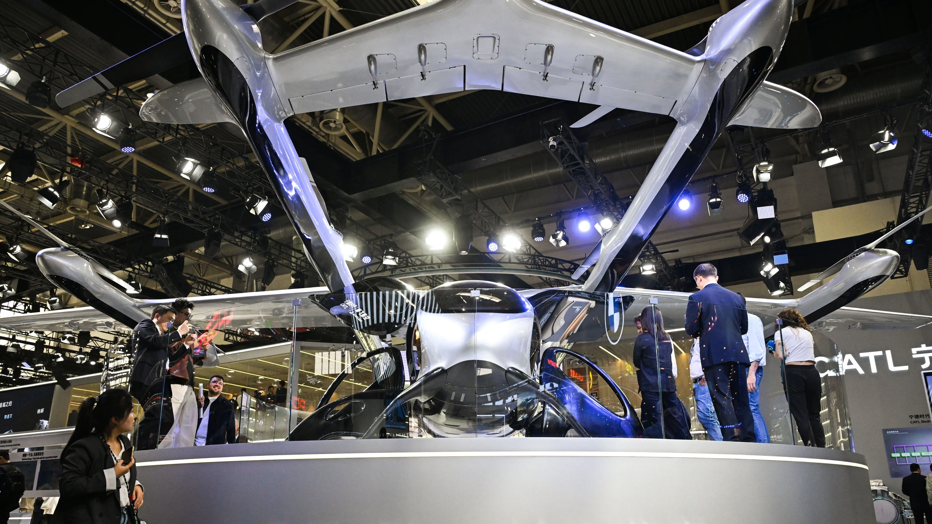 Startklar? Auf der jüngsten Automesse in Peking stellten auch Anbieter von Flugtaxis ihre Produkte aus - Getty