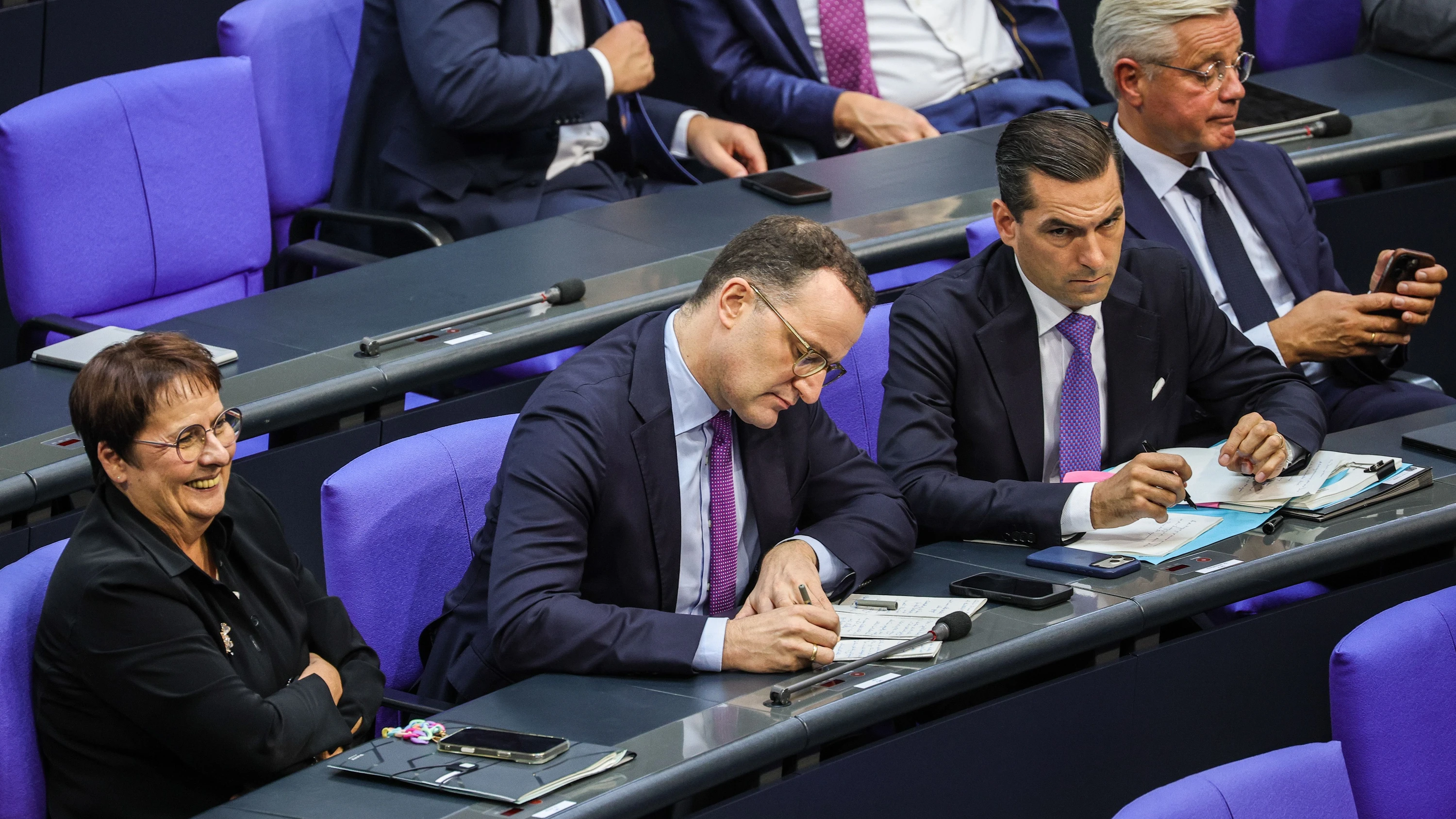 Deutschland-Liveblog: Spahn bittet um Entschuldigung: „Ich war zu feige“