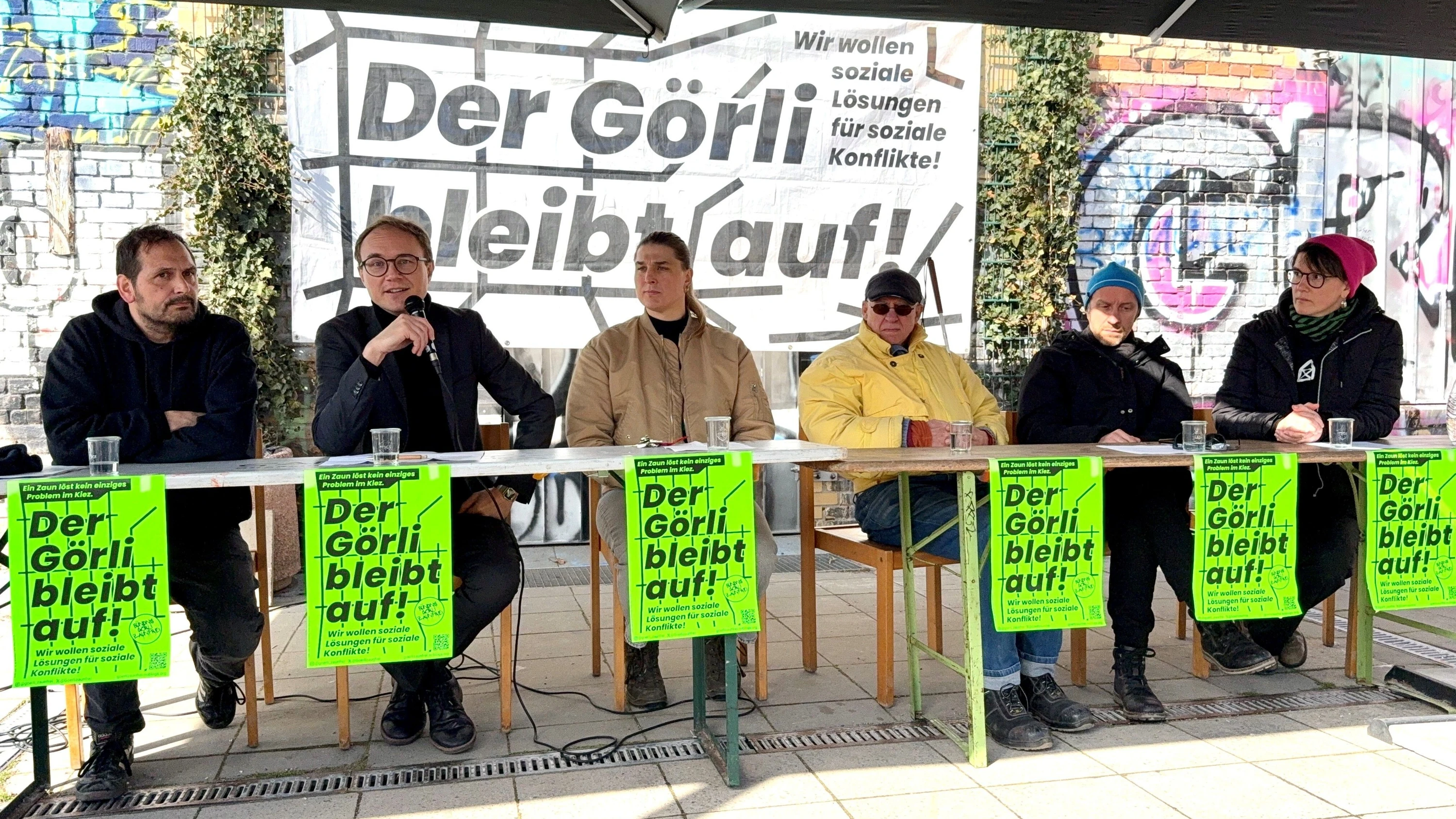Vertreter des Bündnisses „Görli zaunfrei“ auf einer Pressekonferenz (Archivbild) - dpa