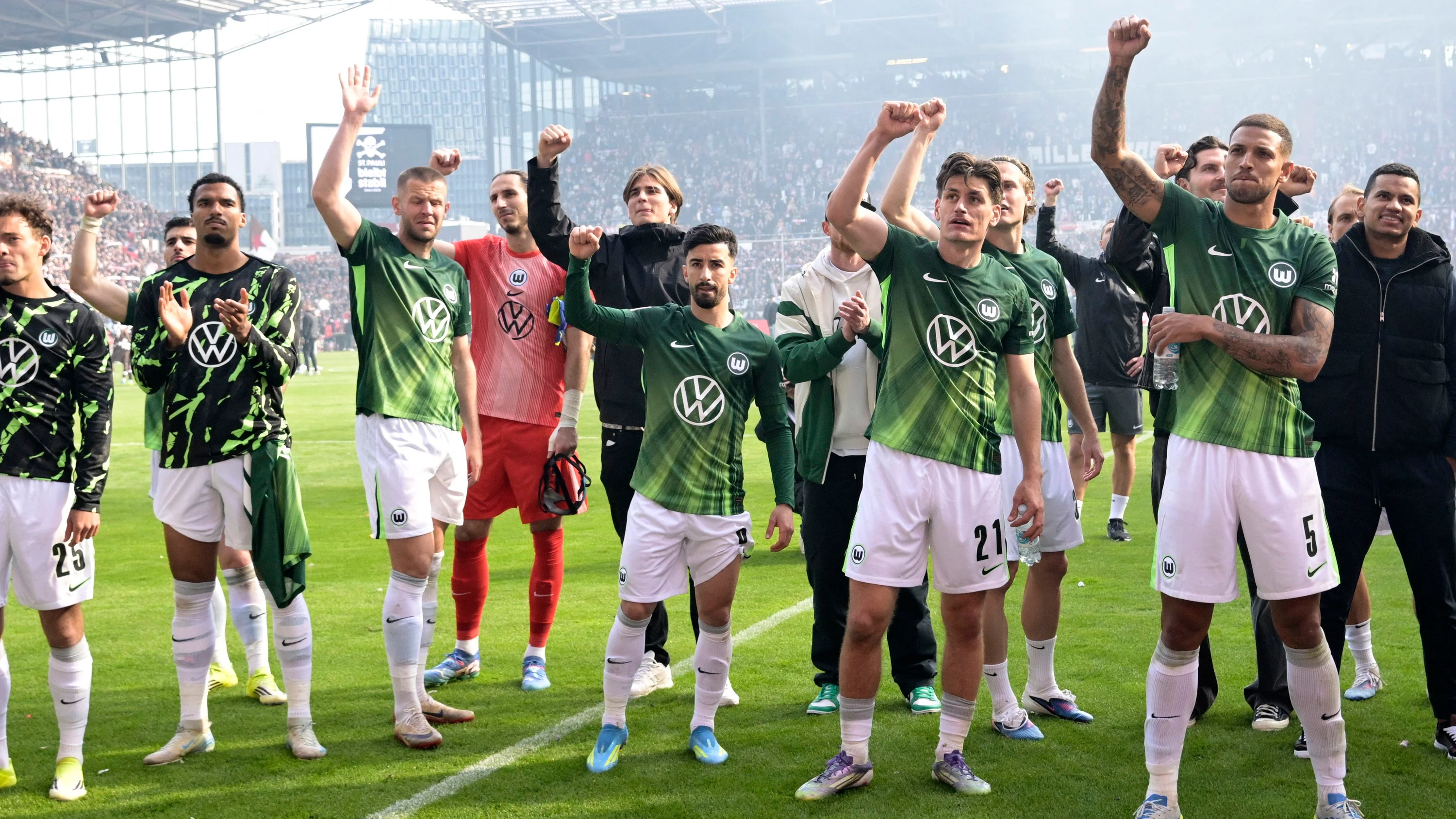 Fußball-Bundesliga: Wolfsburg in Relegation – St. Pauli und Heidenheim steigen ab