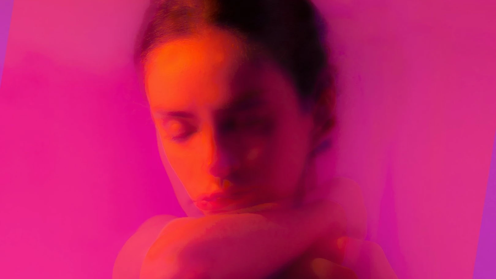 (+) Unsicher und verletzlich: Wie sich Narzissmus bei Frauen zeigt