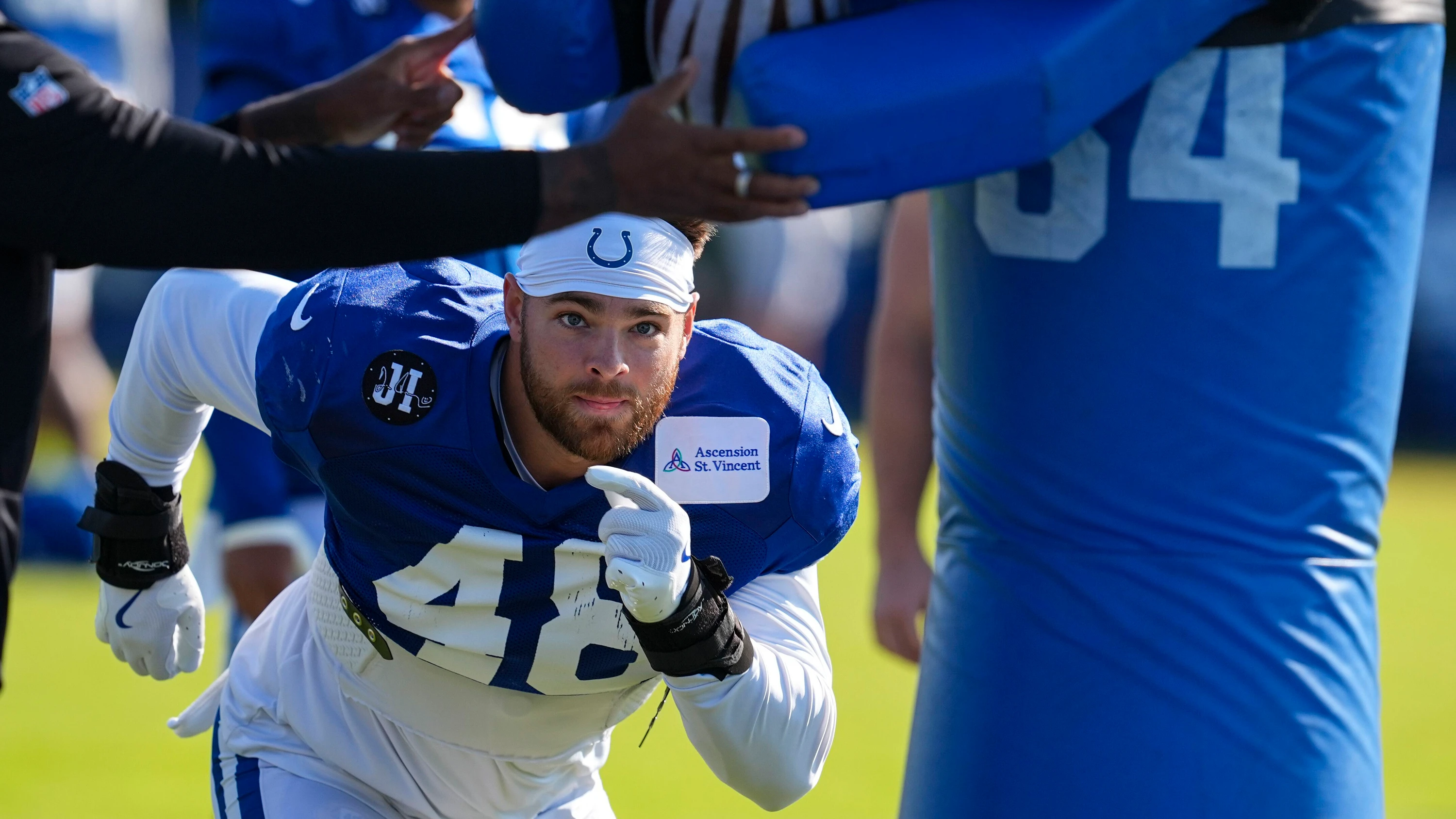 Von Tausenden beobachtet: Indianapolis-Colts-Verteidiger Joe Bachie im „Training Camp“ - Picture Alliance
