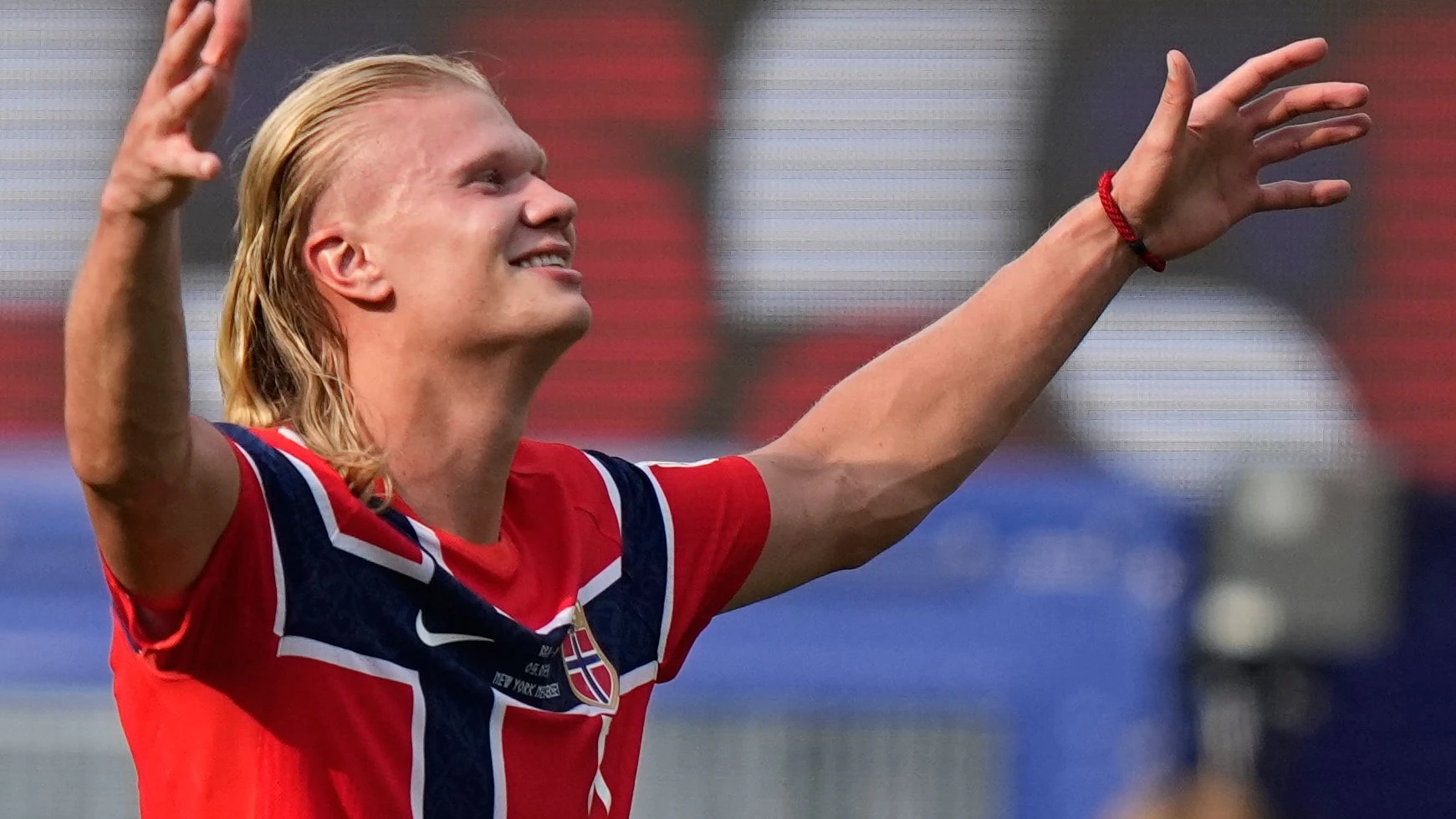 Norwegischer Fußballstar: Haaland trennt sich von seinen Haaren
