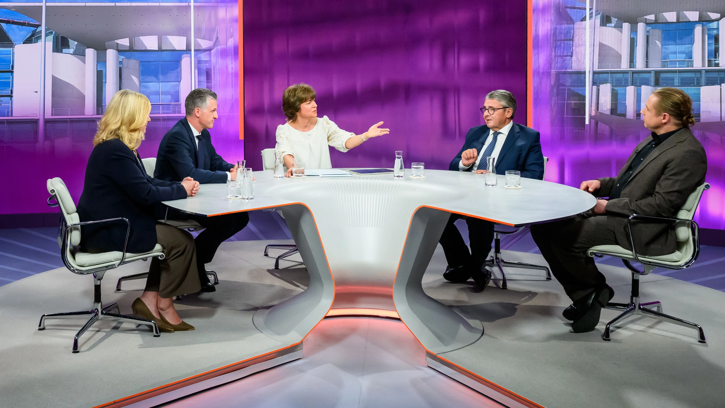 TV-Kritik „Illner spezial“: „Es kann passieren, dass er die Vertrauensfrage stellen muss“ TV-Kritik „Illner spezial“: „Es kann passieren, dass er die Vertrauensfrage stellen muss“