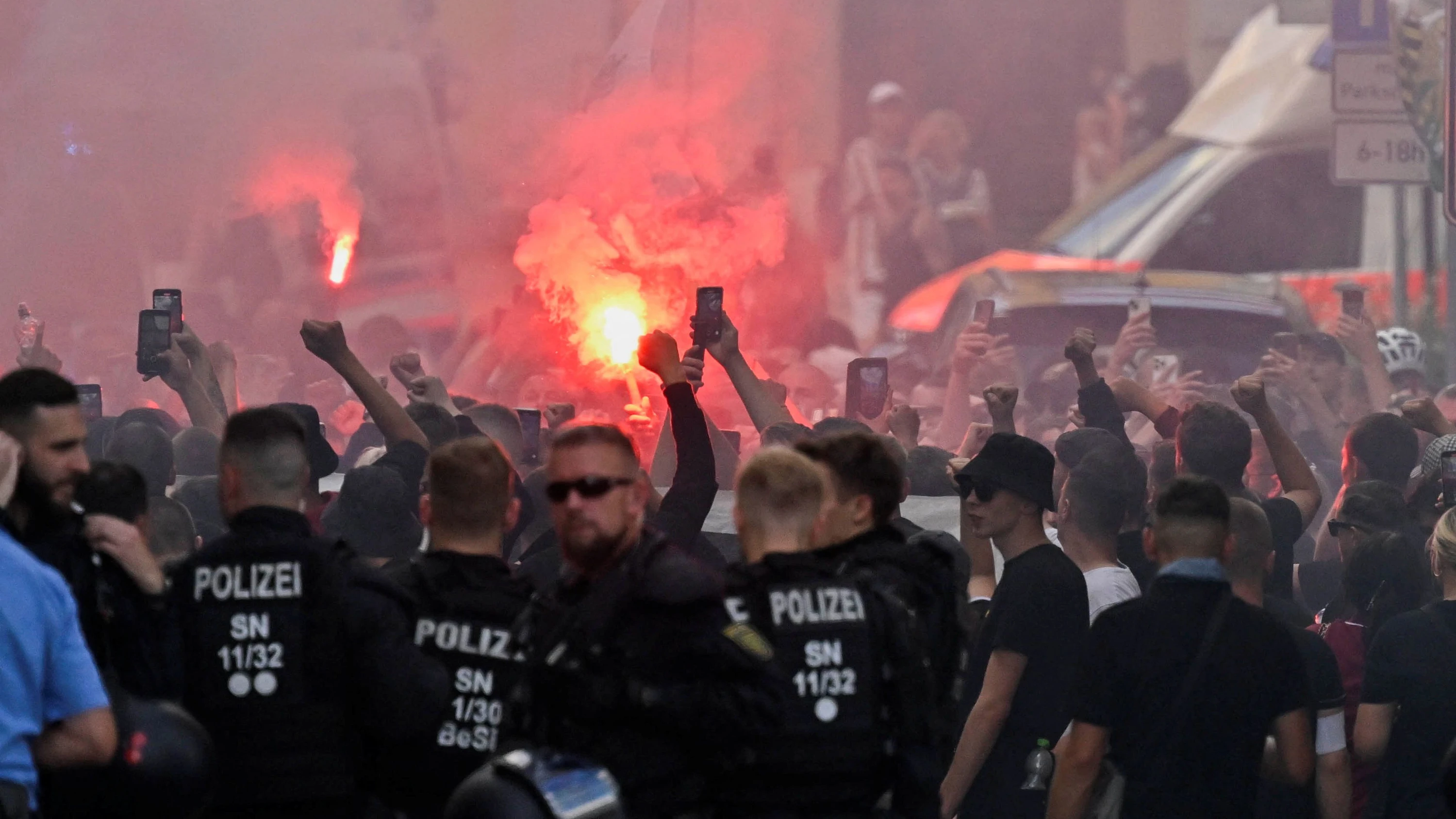 Extrem rechte und linke Kräfte bestimmen womöglich bald schon die deutsche Sicherheitspolitik mit. - Reuters