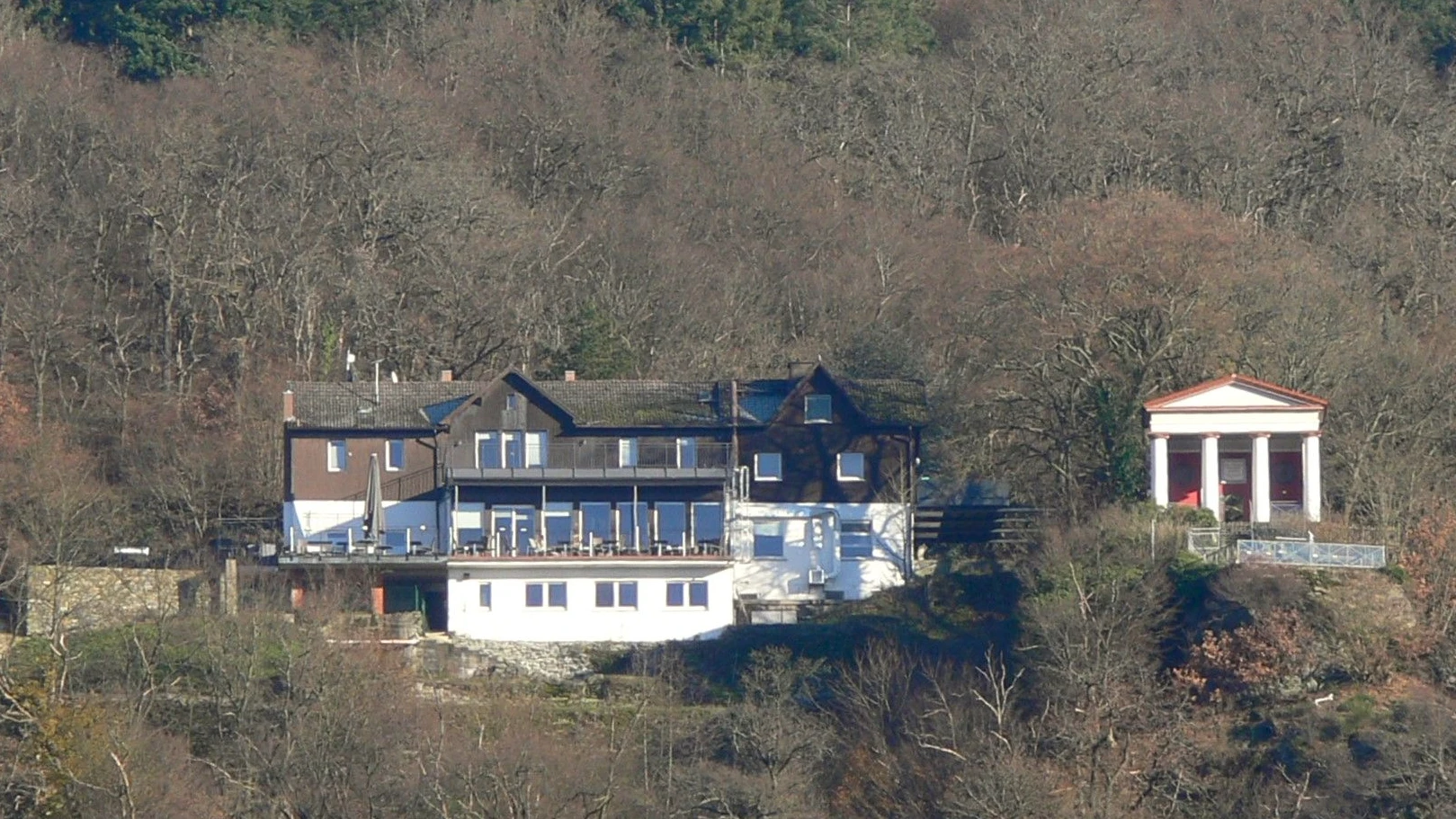 Wandertipp im Taunus: Zwei Seiten eines Berges