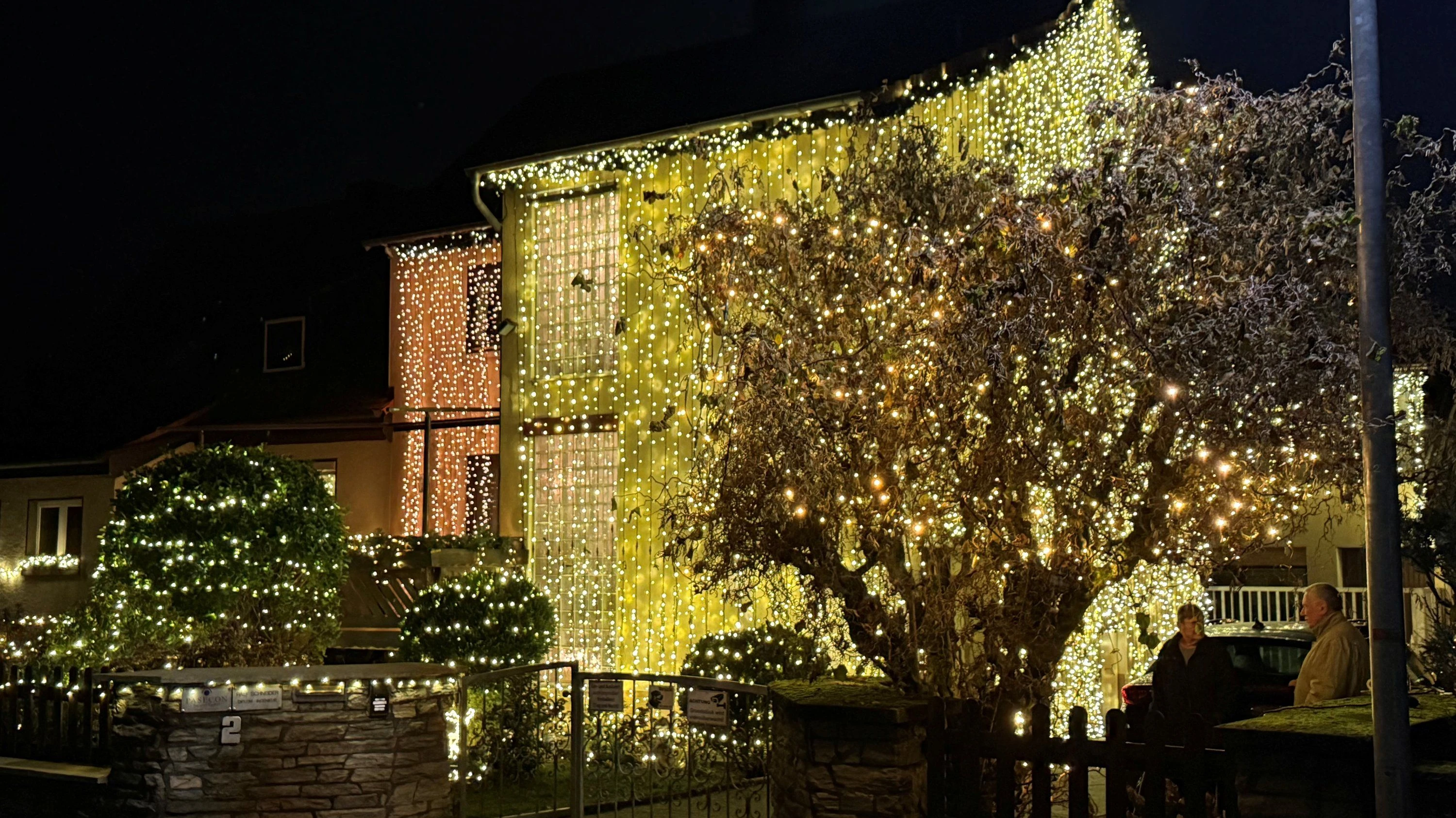 Weihnachtshaus in Erlensee: Ein Geschenk mit 32.000 Lichtern