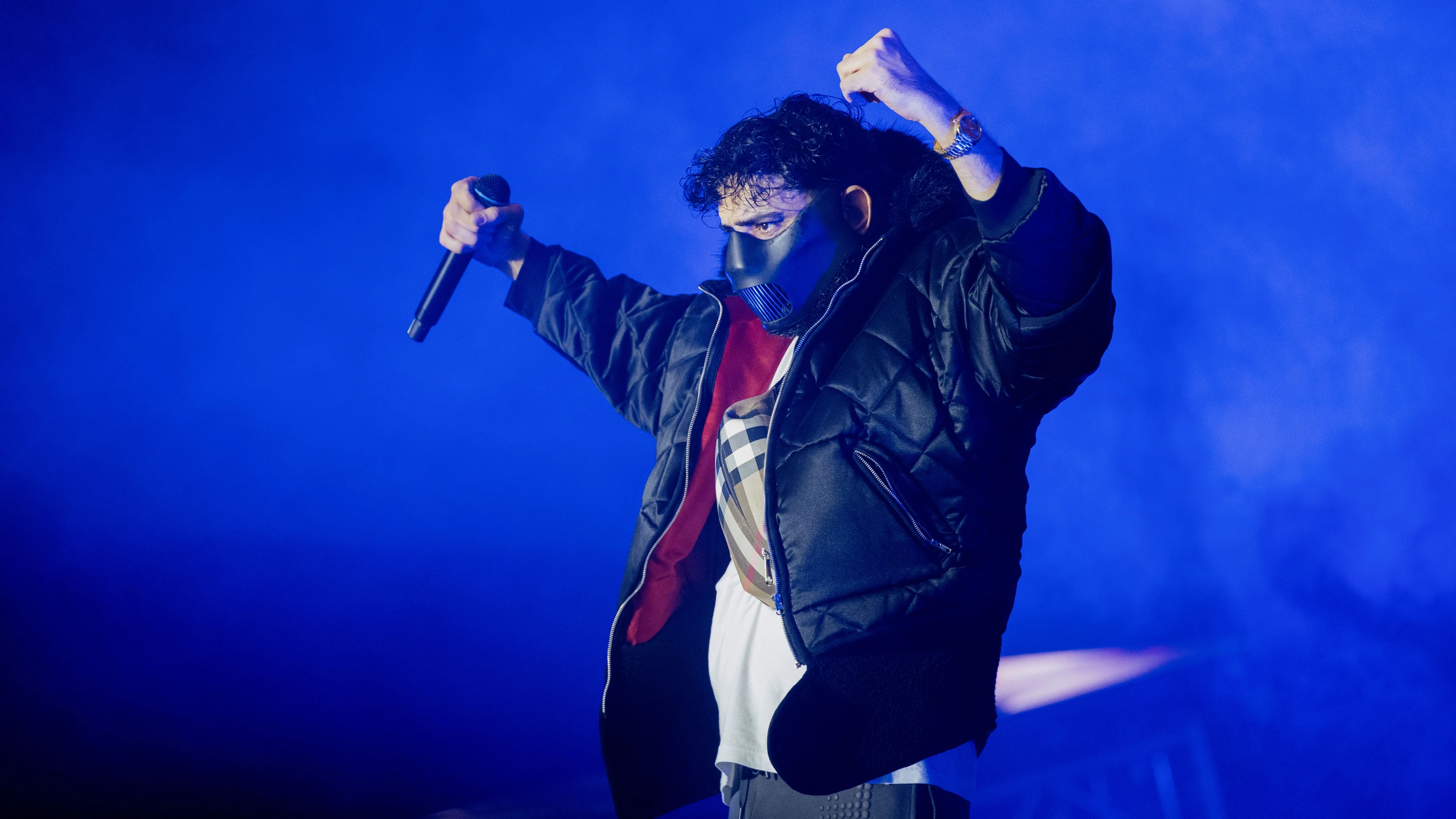 Der Offenbacher Rapper Haftbefehl beim Comeback-Konzert in der Festhalle Frankfurt - Inga Klöber